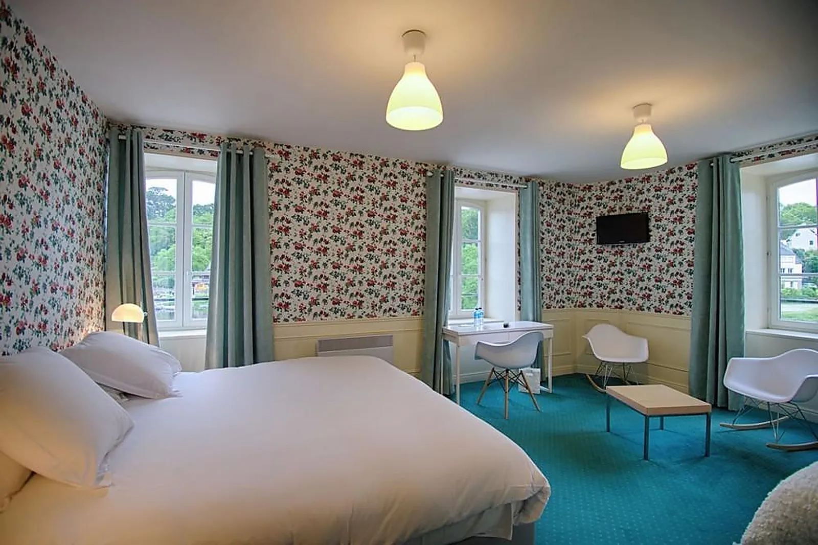 Lieux événementiels, HÔTEL RESTAURANT LES MIMOSAS