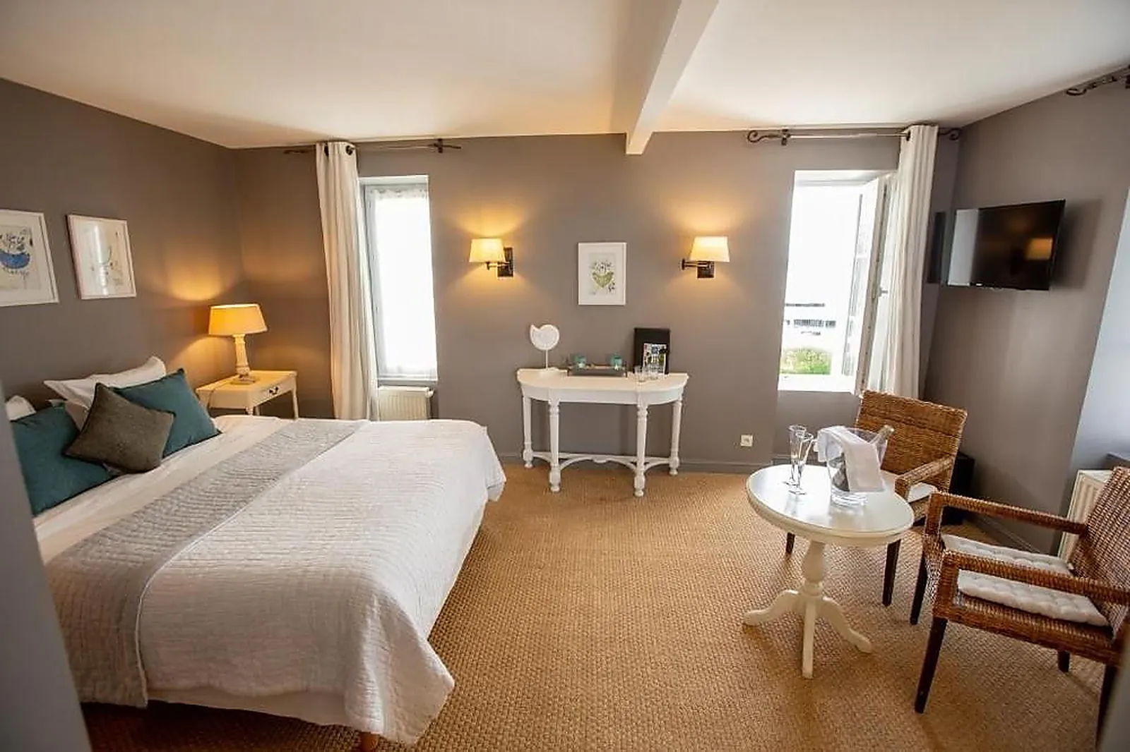 Lieux événementiels, HÔTEL RESTAURANT LES ORMES