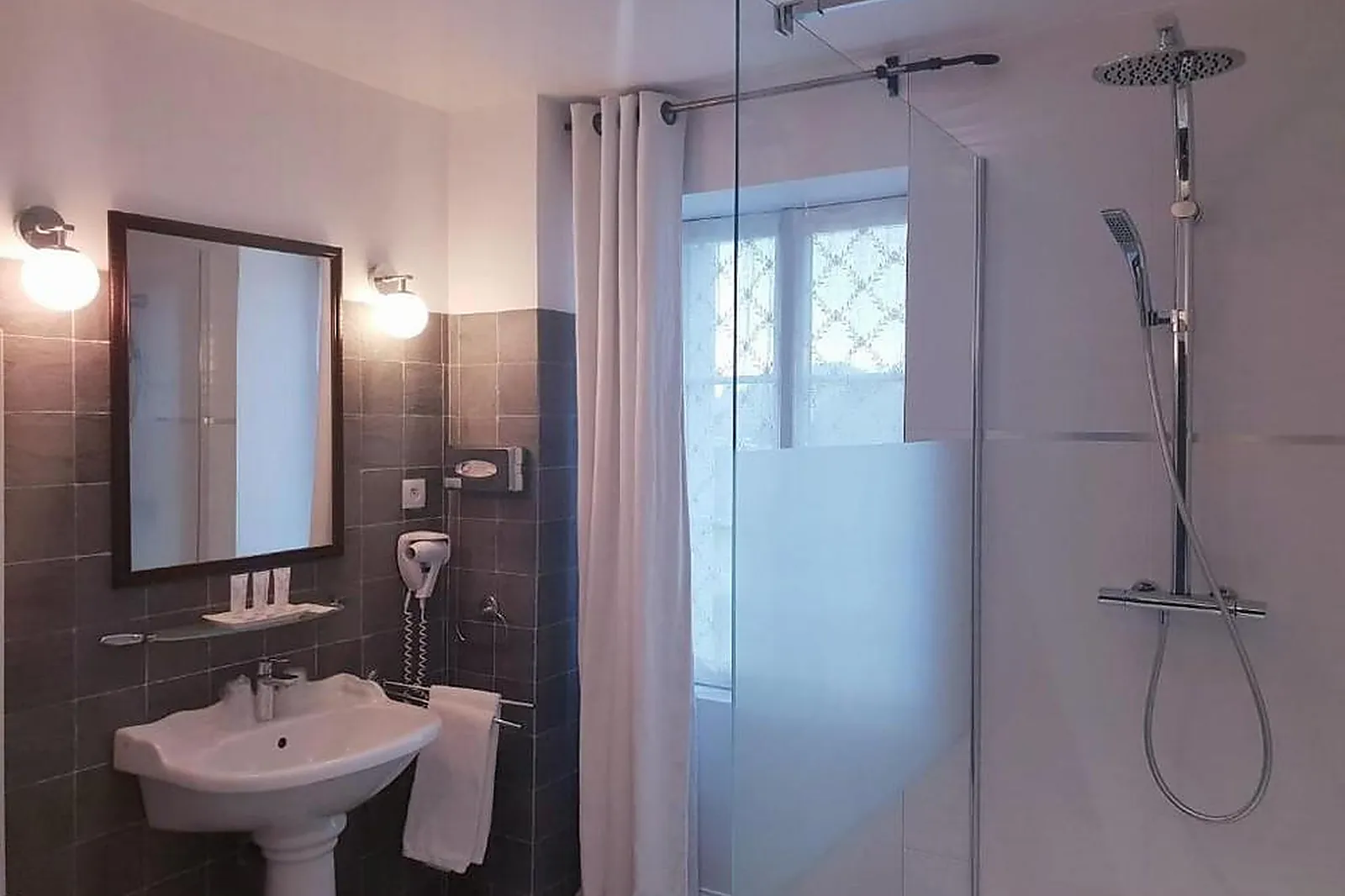 Lieux événementiels, HÔTEL RESTAURANT LES ORMES