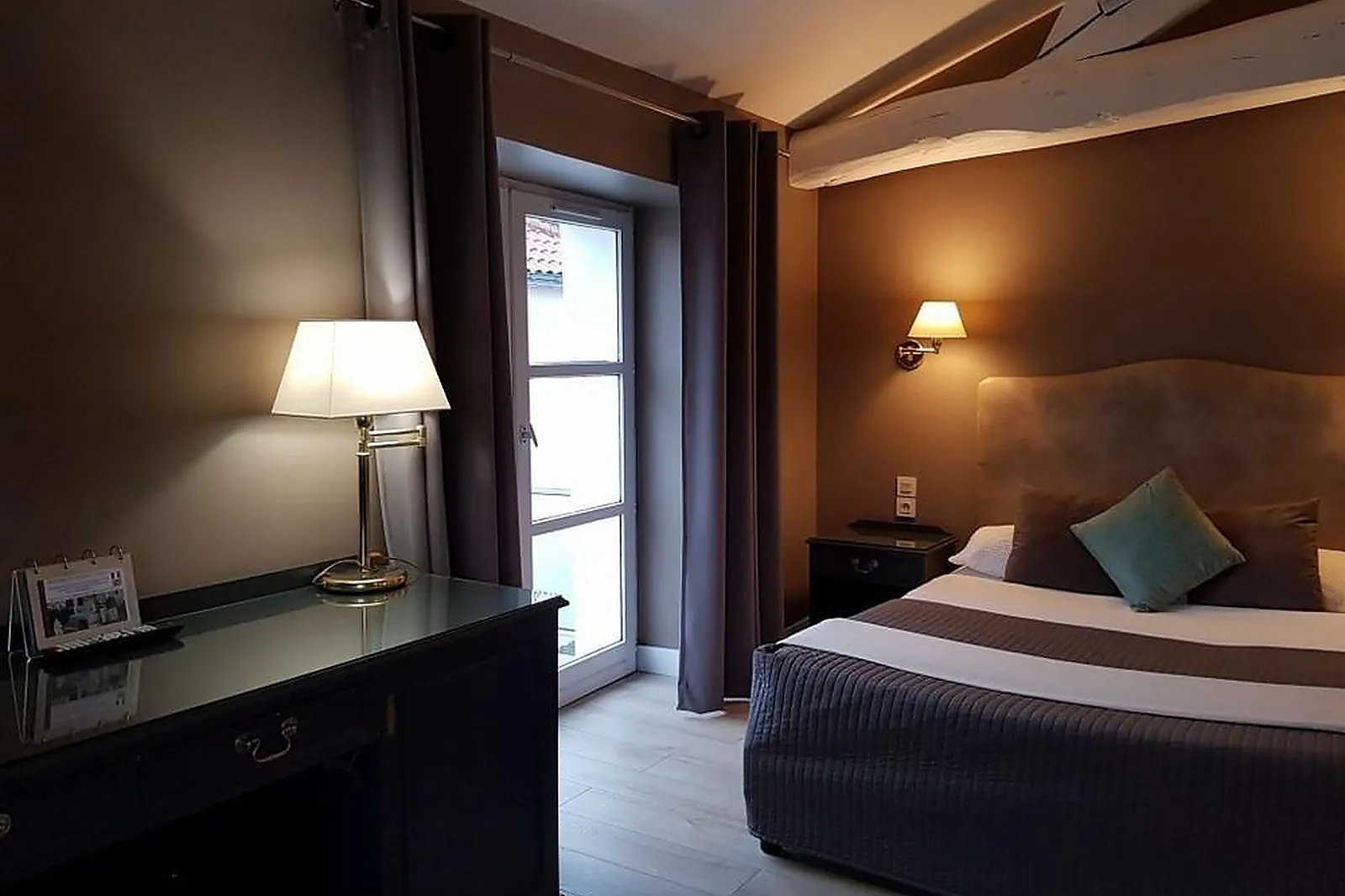 Lieux événementiels, HÔTEL RESTAURANT LES VOYAGEURS