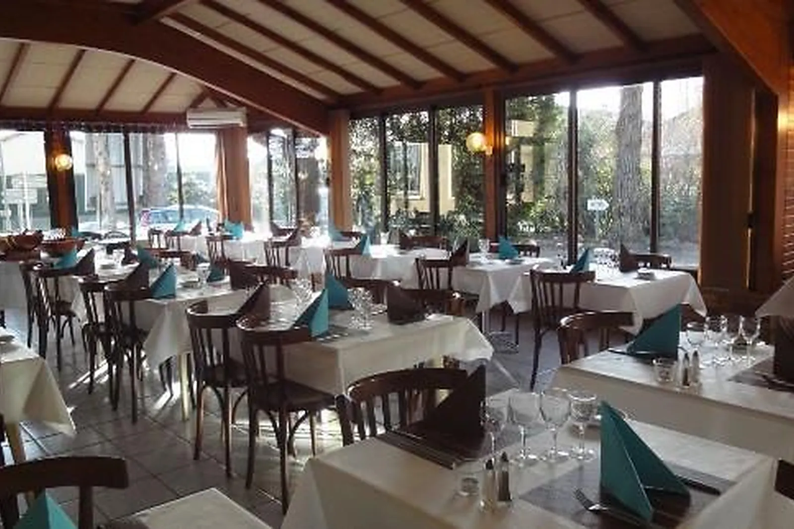 Lieux événementiels, HÔTEL RESTAURANT RÉGINA