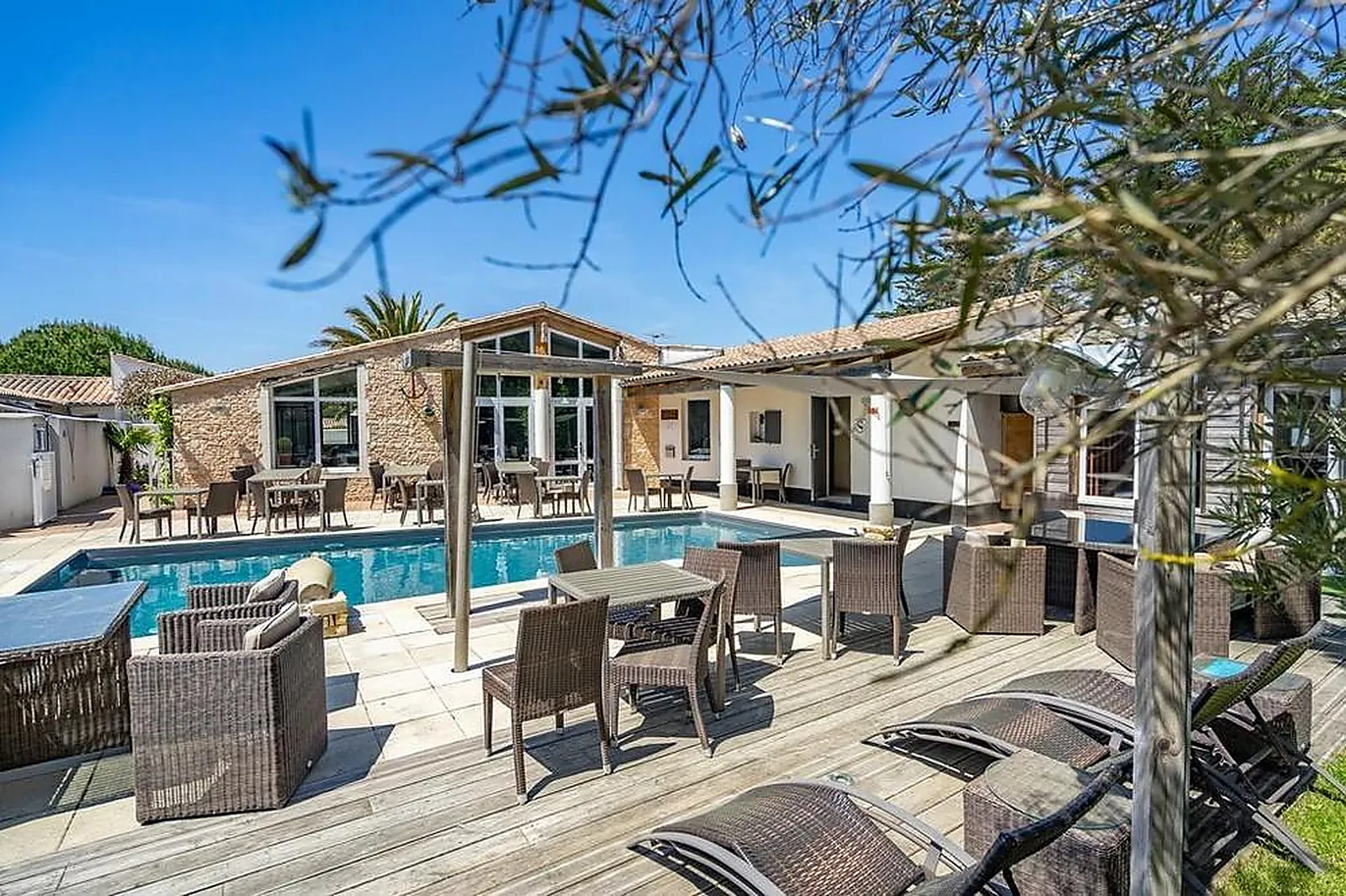 Lieux événementiels, HÔTEL RESTAURANT  SPA PLAISIR