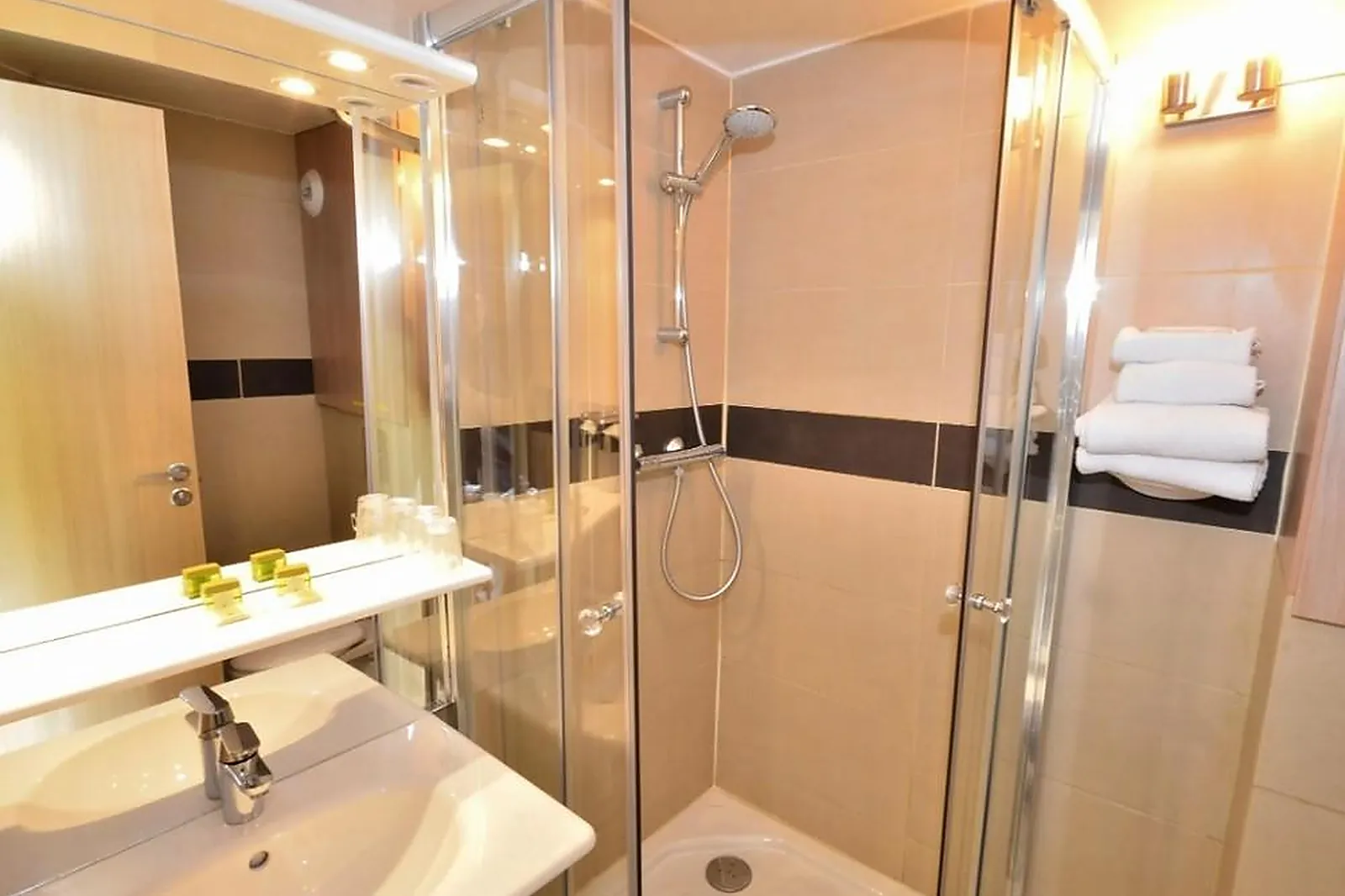 Lieux événementiels, HÔTEL RESTAURANT VERRIÈRES-LE-BUISSON