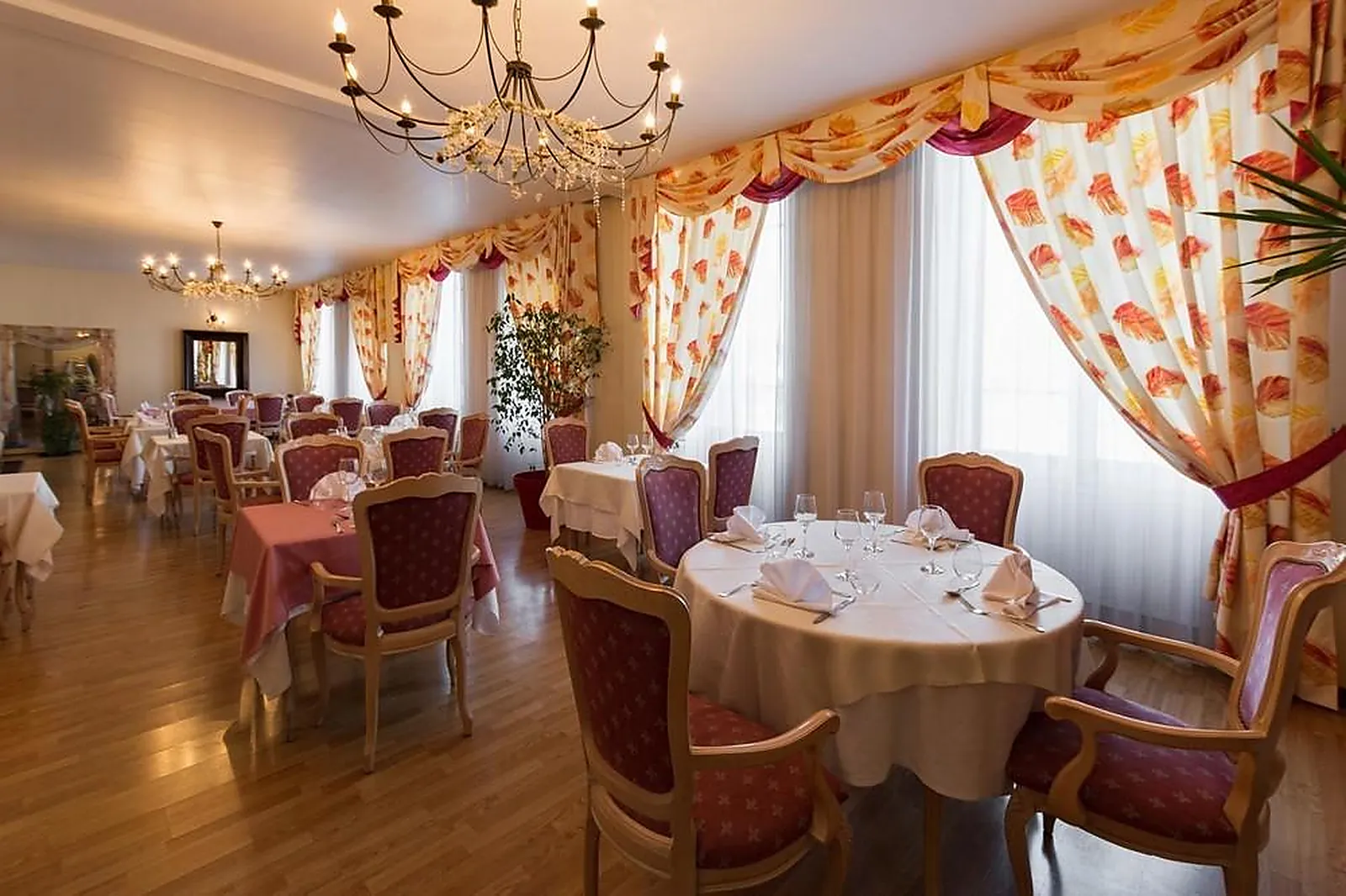 Lieux événementiels, HÔTEL RESTAURANT DE CHAMPAGNE