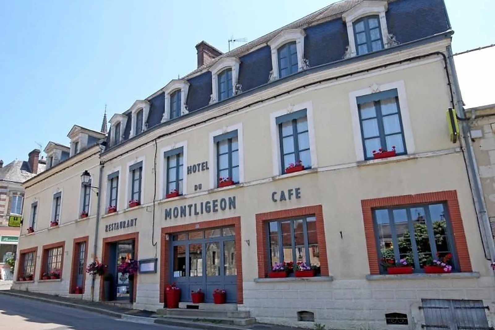 Lieux événementiels, HÔTEL RESTAURANT LE MONTLIGEON