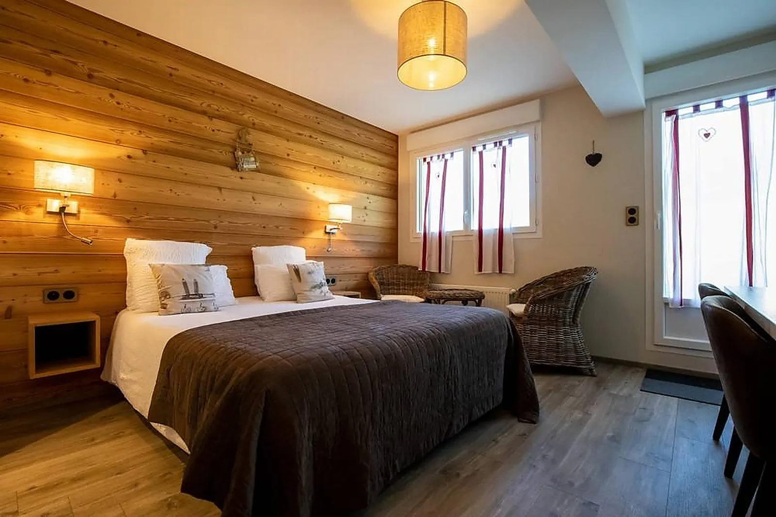 Lieux événementiels, HÔTEL RESTAURANT LE VERNAY