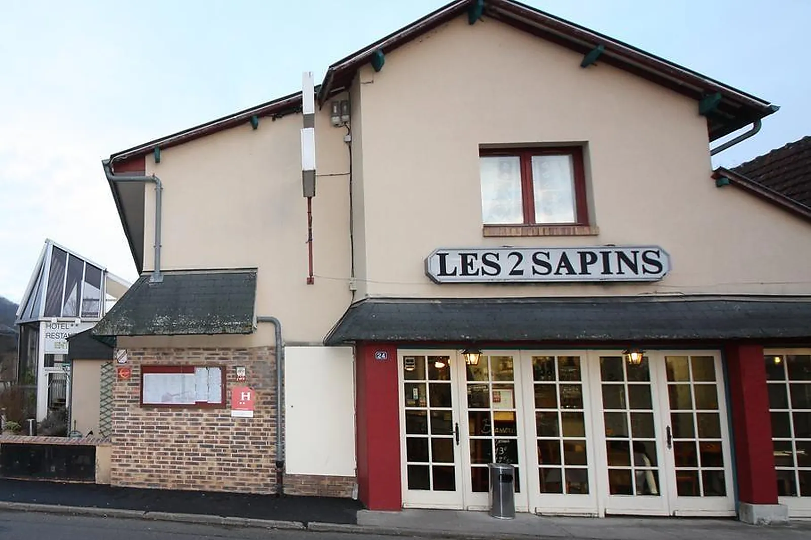 Lieux événementiels, HÔTEL RESTAURANT LES DEUX SAPINS
