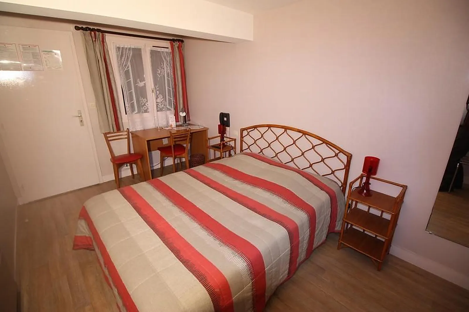 Lieux événementiels, HÔTEL RESTAURANT LES DEUX SAPINS