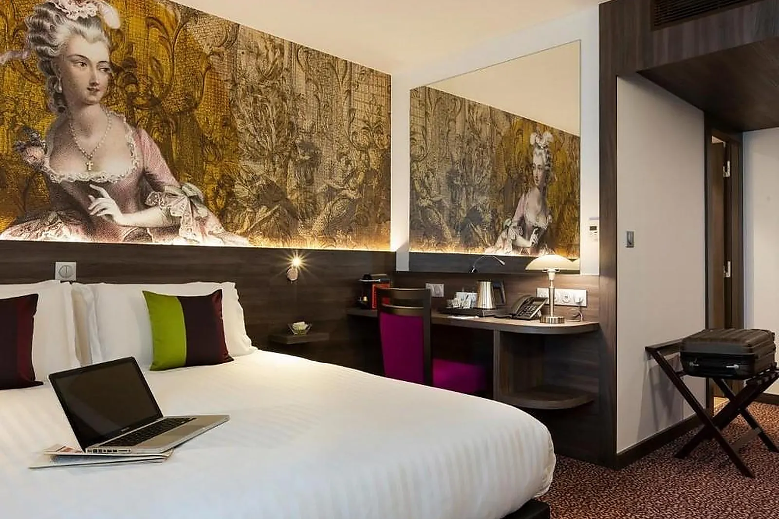 Lieux événementiels, HÔTEL ROI SOLEIL PRESTIGE PLAISIR