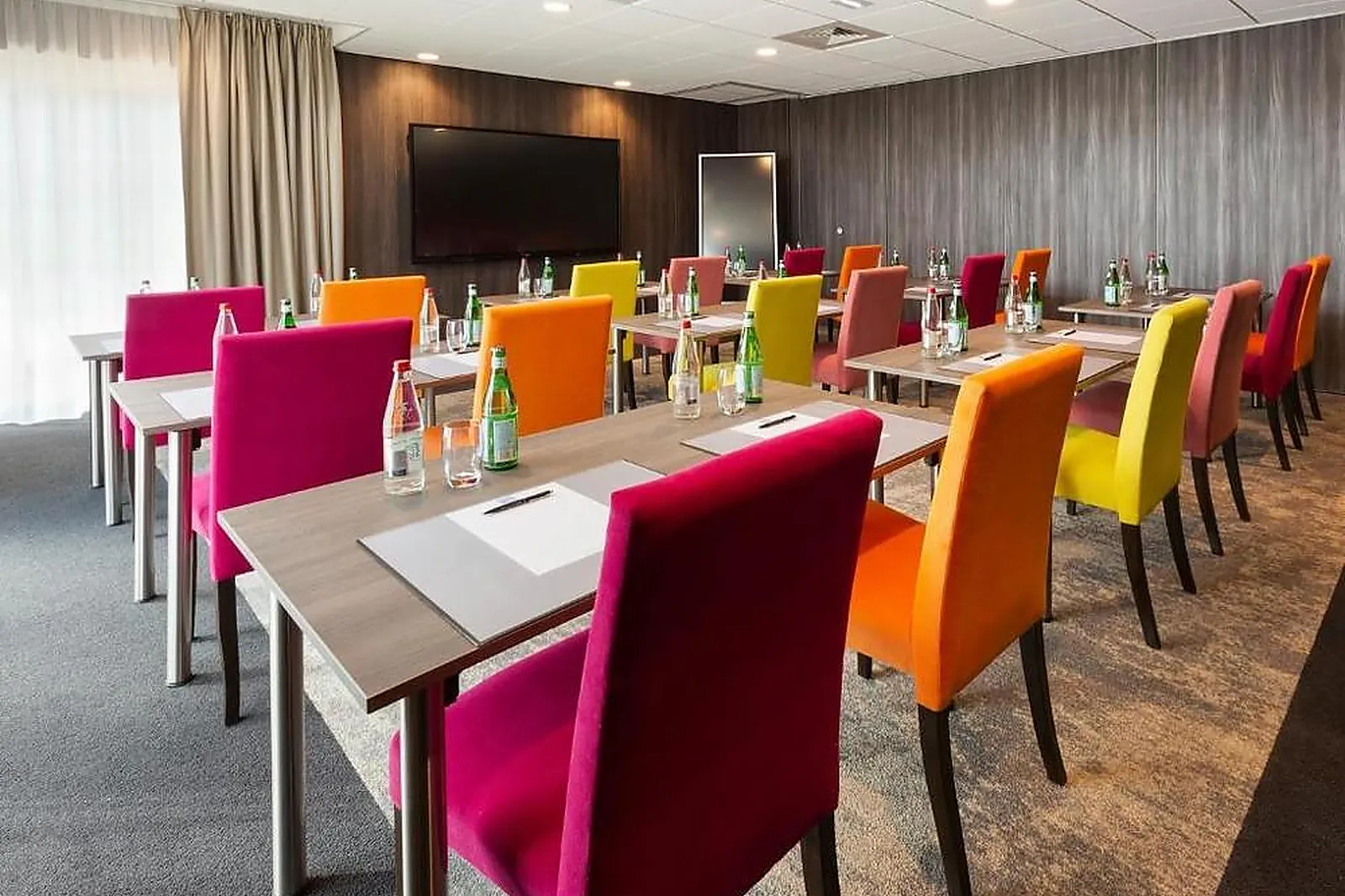 Lieux événementiels, HÔTEL ROI SOLEIL PRESTIGE PLAISIR