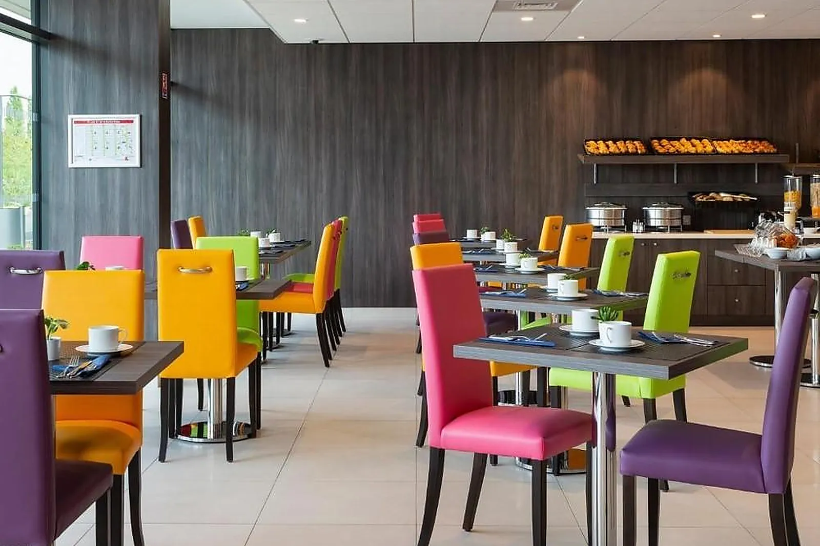 Lieux événementiels, HÔTEL ROI SOLEIL PRESTIGE PLAISIR