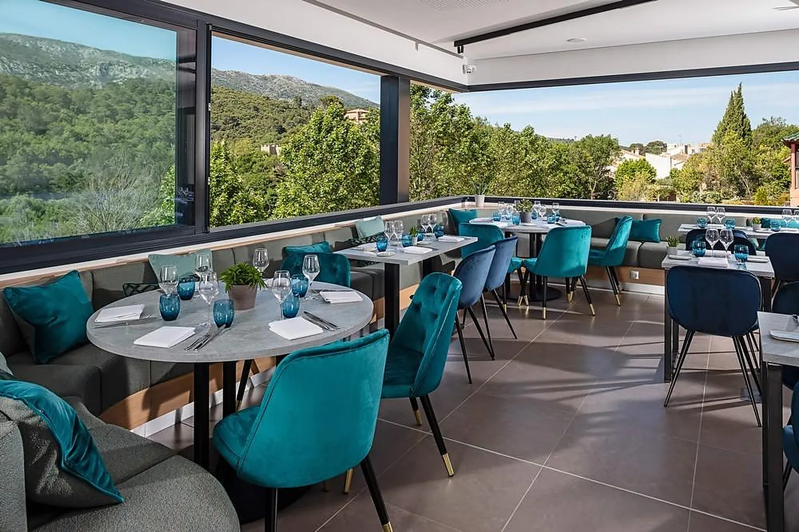 Lieux événementiels, HÔTEL SAINTE-VICTOIRE VAUVENARGUES