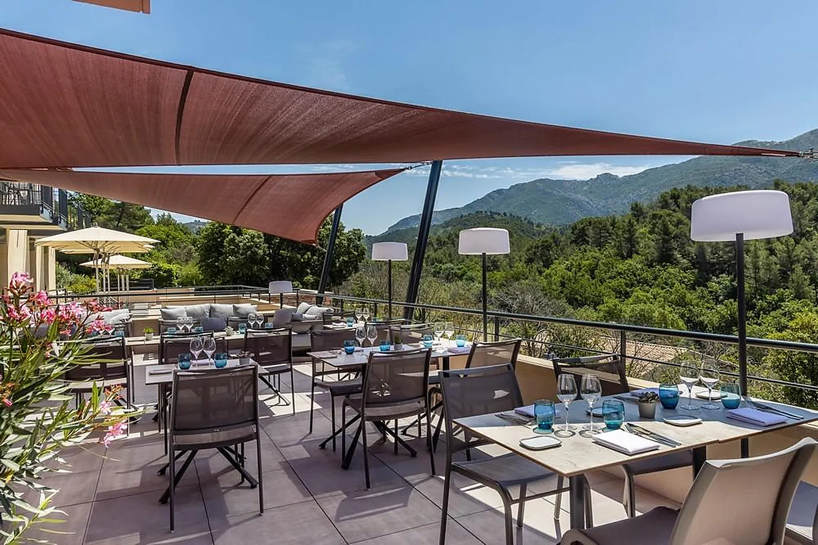 Lieux événementiels, HÔTEL SAINTE-VICTOIRE VAUVENARGUES