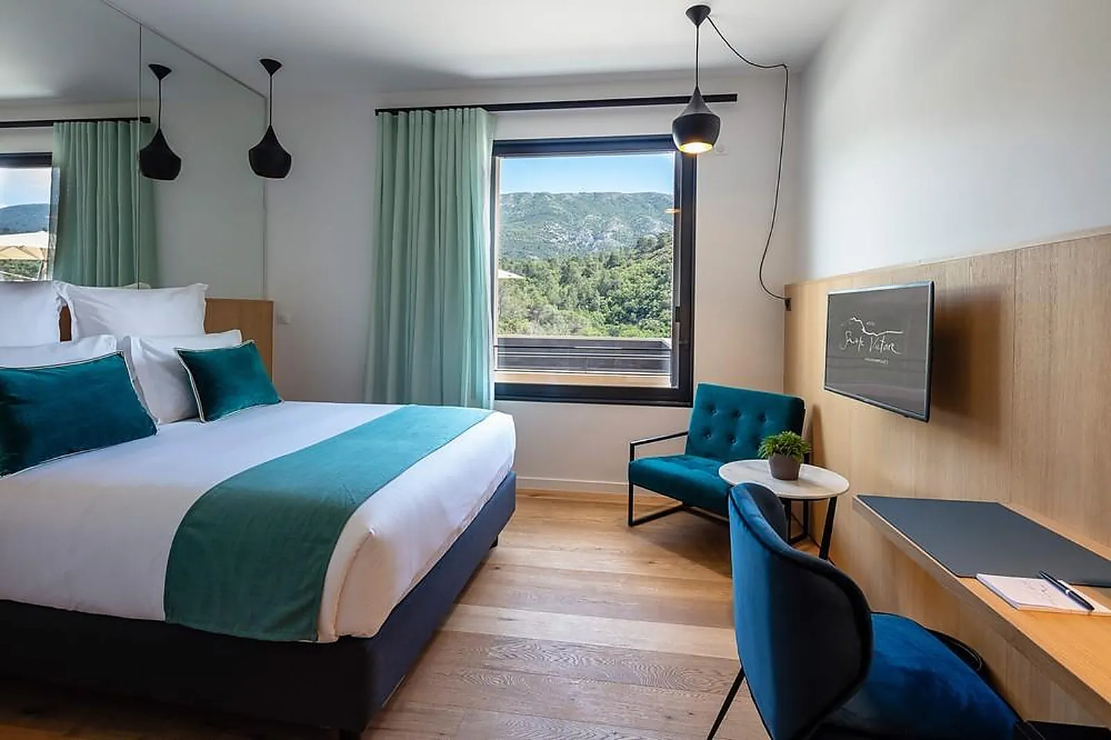 Lieux événementiels, HÔTEL SAINTE-VICTOIRE VAUVENARGUES