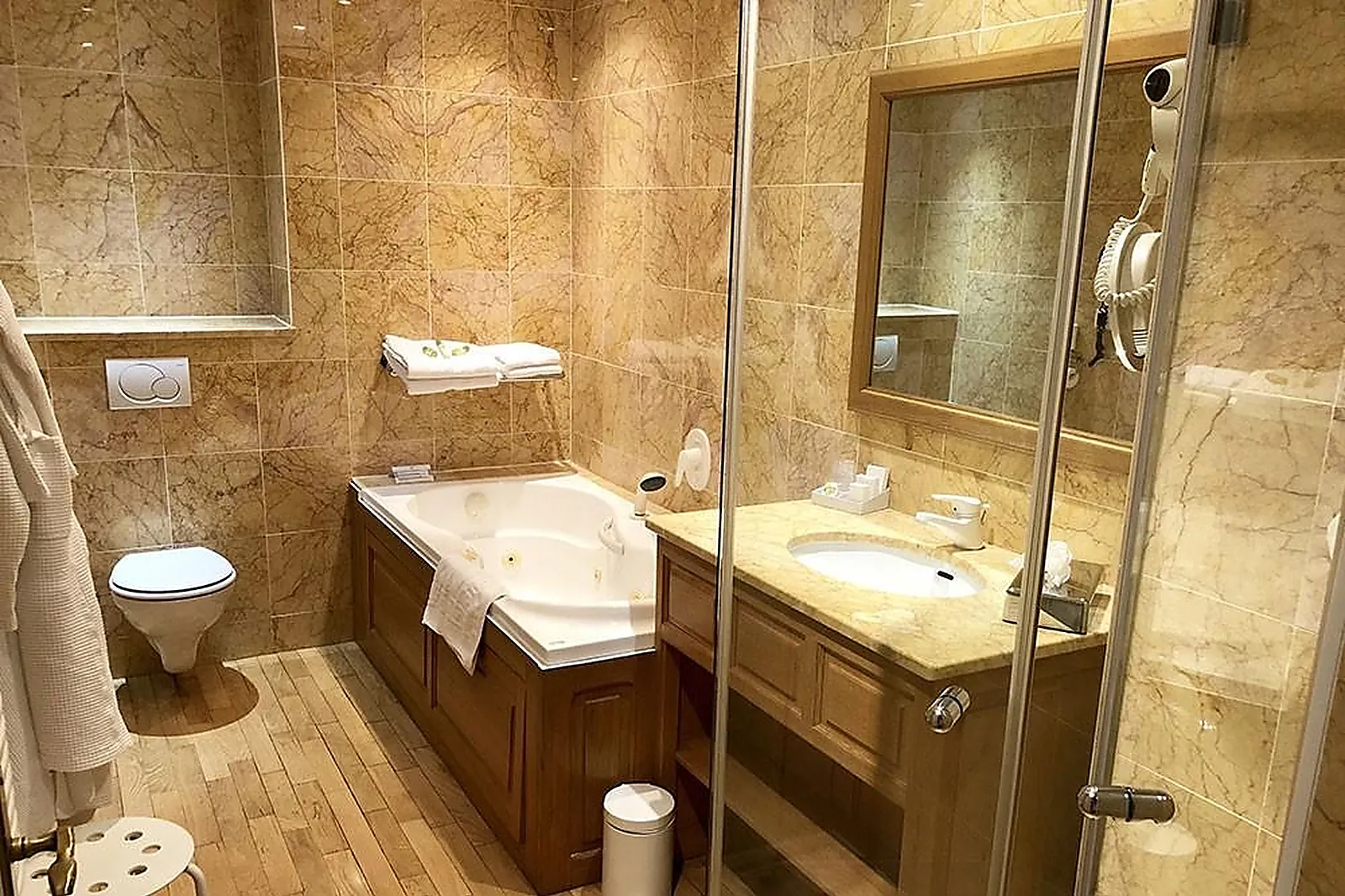 Lieux événementiels, HÔTEL D'ANGLETERRE CHÂLONS-EN-CHAMPAGNE