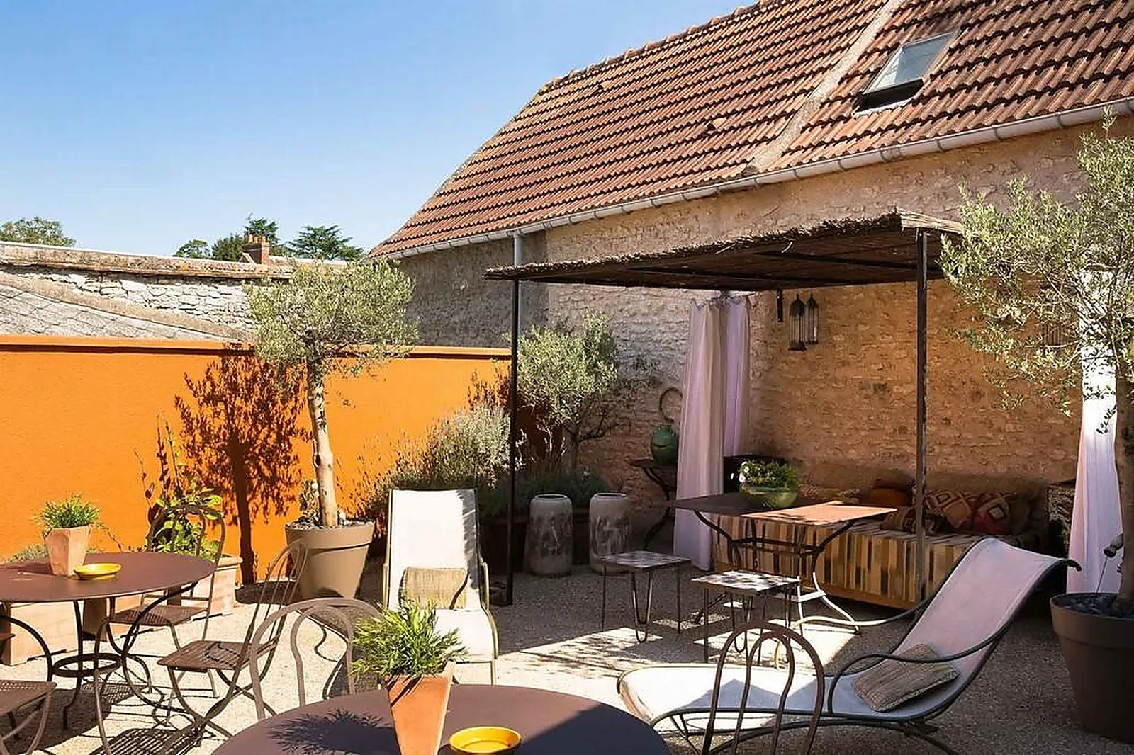 Lieux événementiels, HOTEL DE FRANCE ANGERVILLE