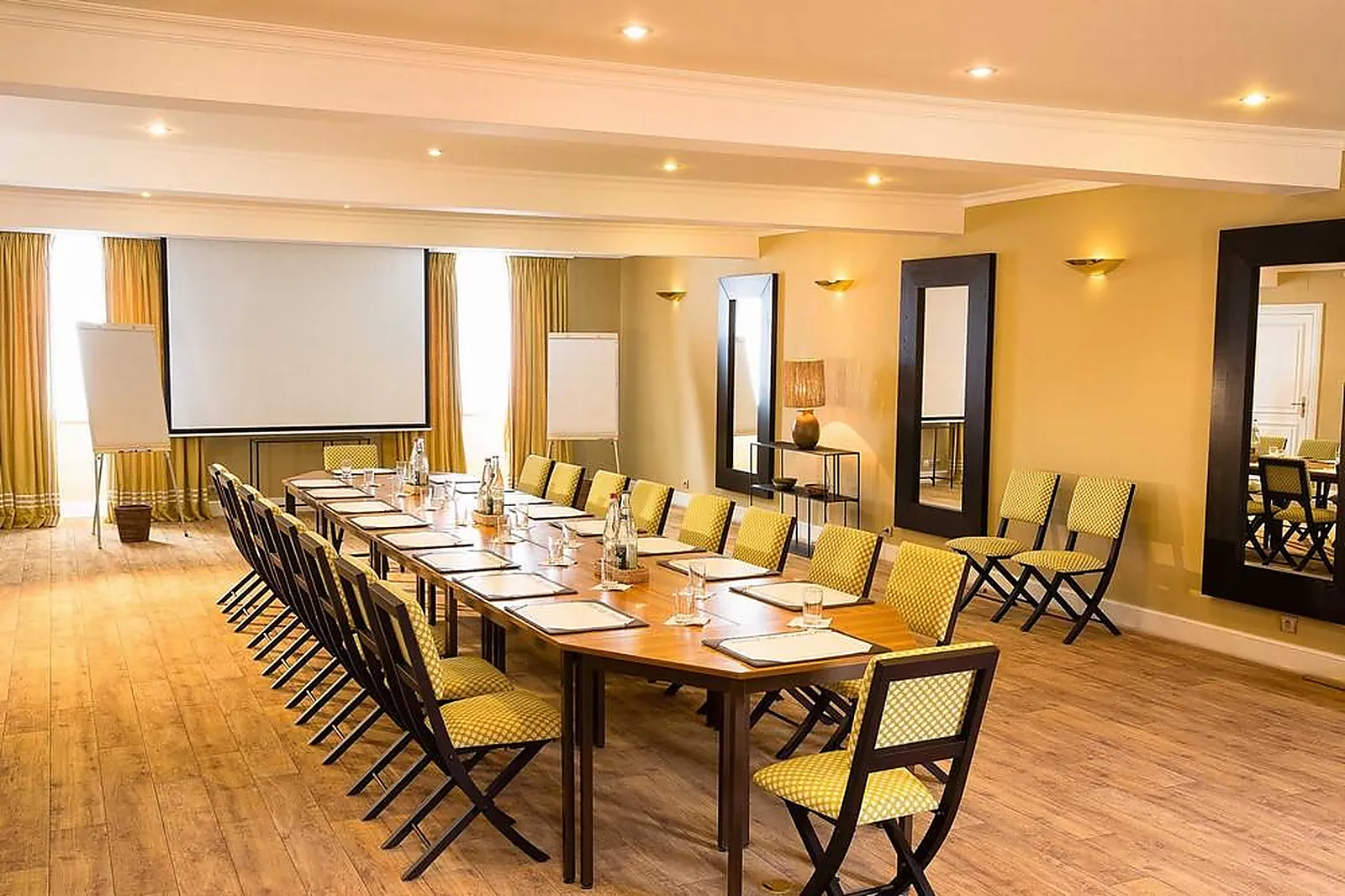 Lieux événementiels, HOTEL DE FRANCE ANGERVILLE