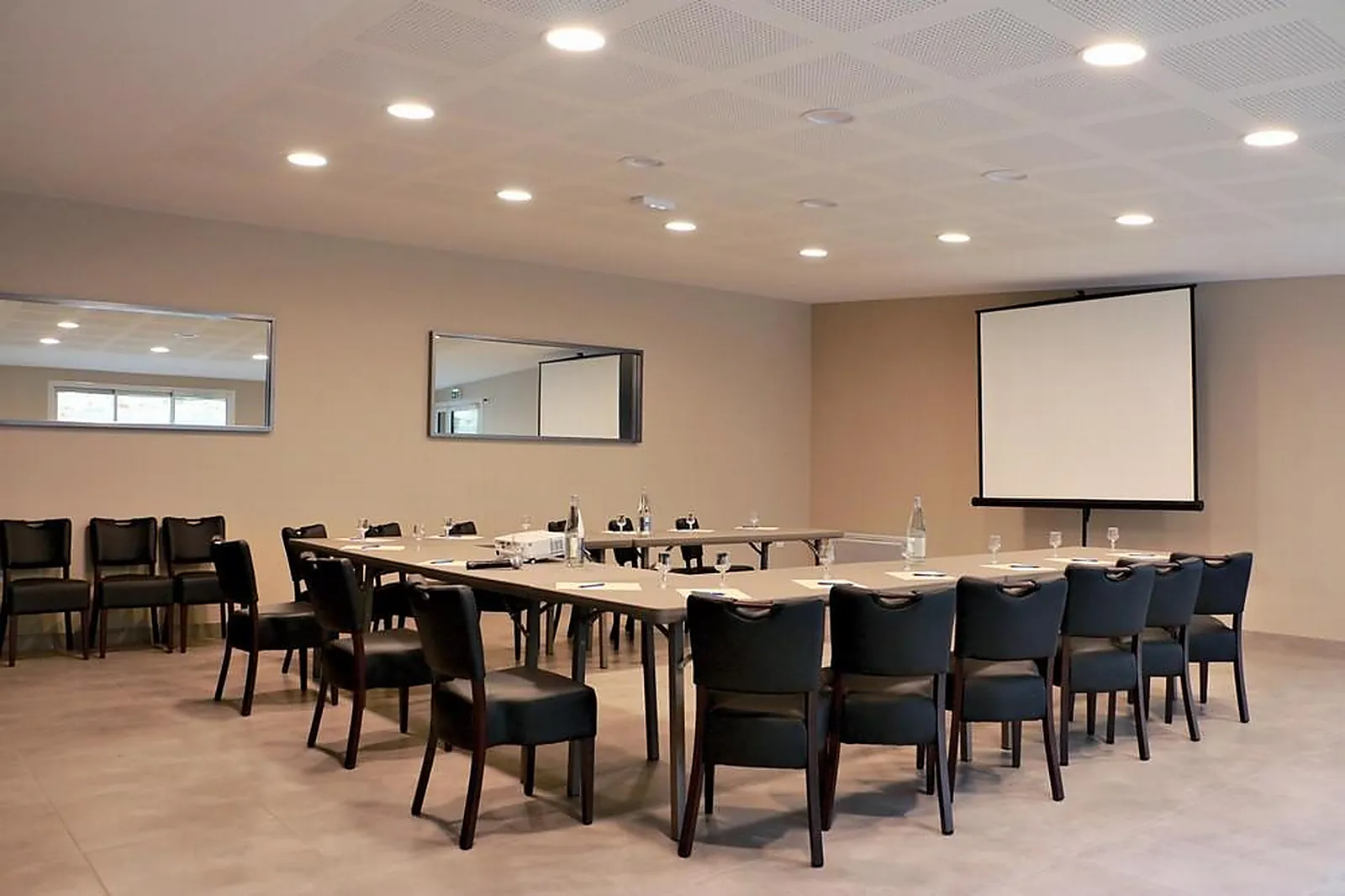 Lieux événementiels, HÔTEL DE LA PLACE AUNAY-SUR-AUDON