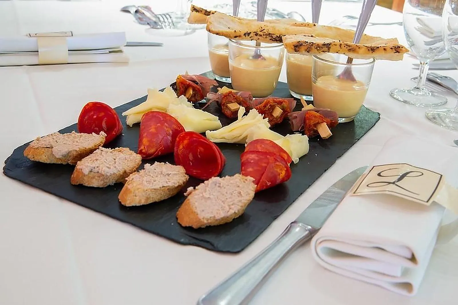 Lieux événementiels, HÔTEL DE LA PLACE MONTMORT LUCY