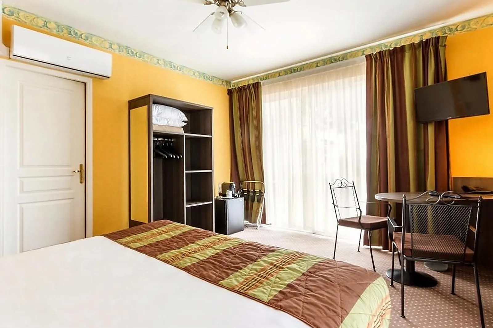 Lieux événementiels, HÔTEL DES CHÂTEAUX