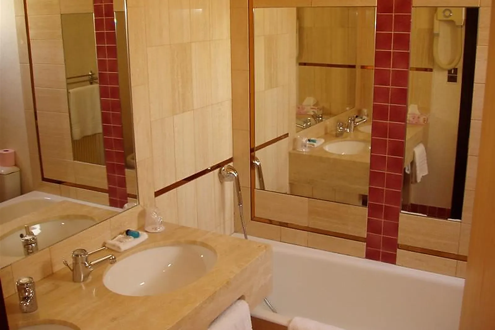 Lieux événementiels, HÔTEL DES LYS