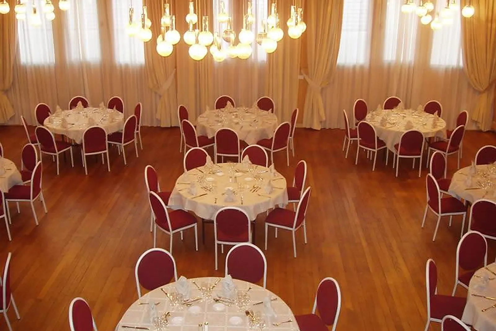 Lieux événementiels, HÔTEL DES LYS