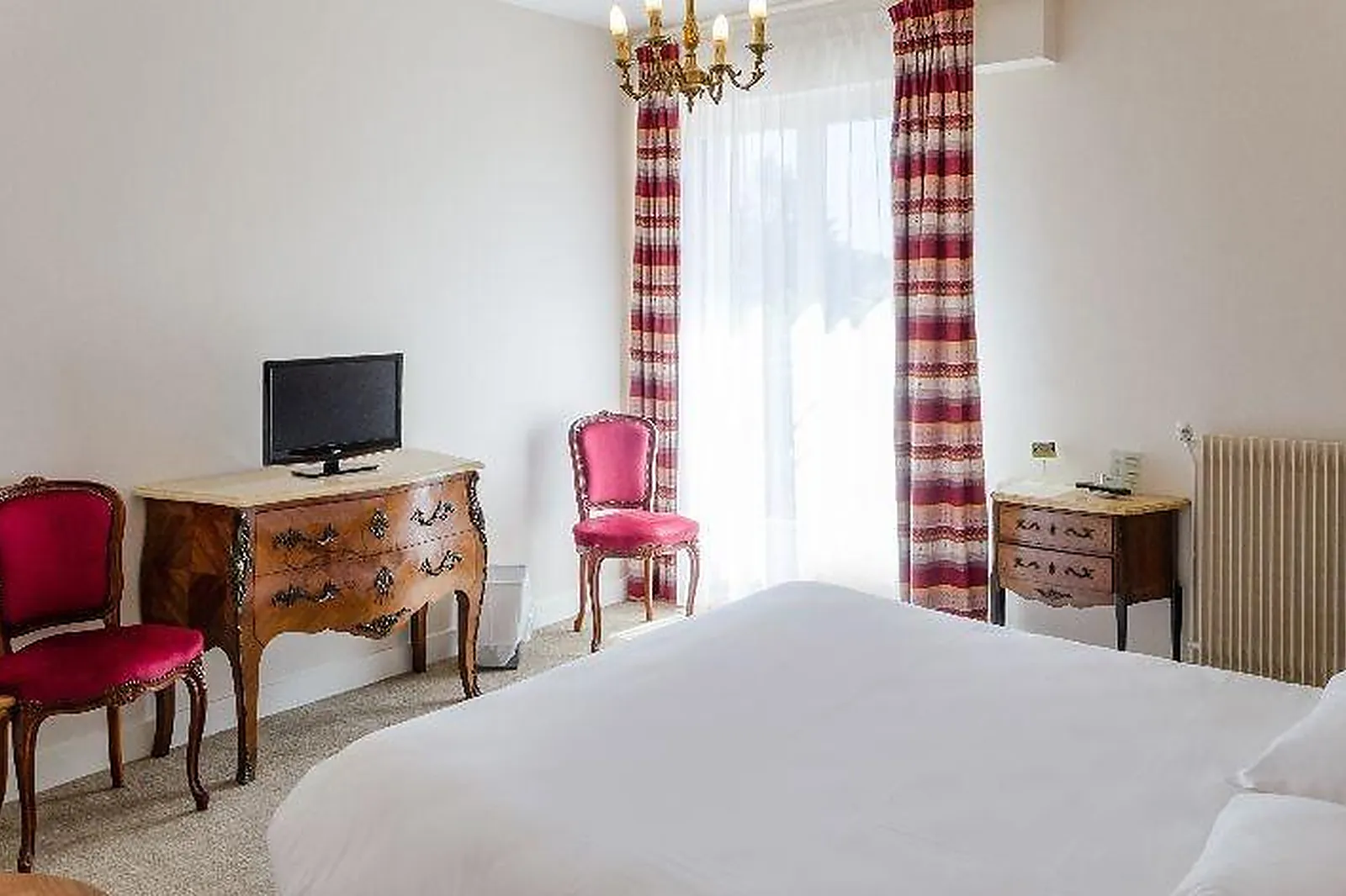 Lieux événementiels, HÔTEL DES PINS