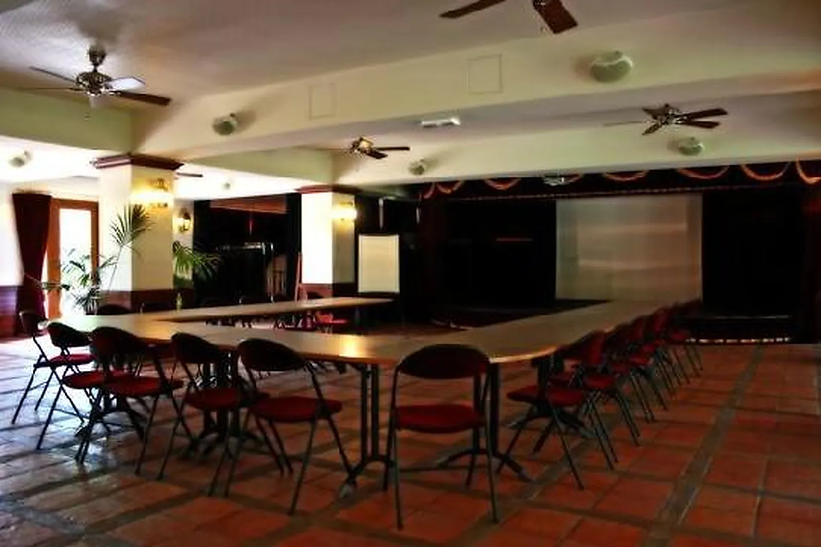 Lieux événementiels, HÔTEL DES PIRATES