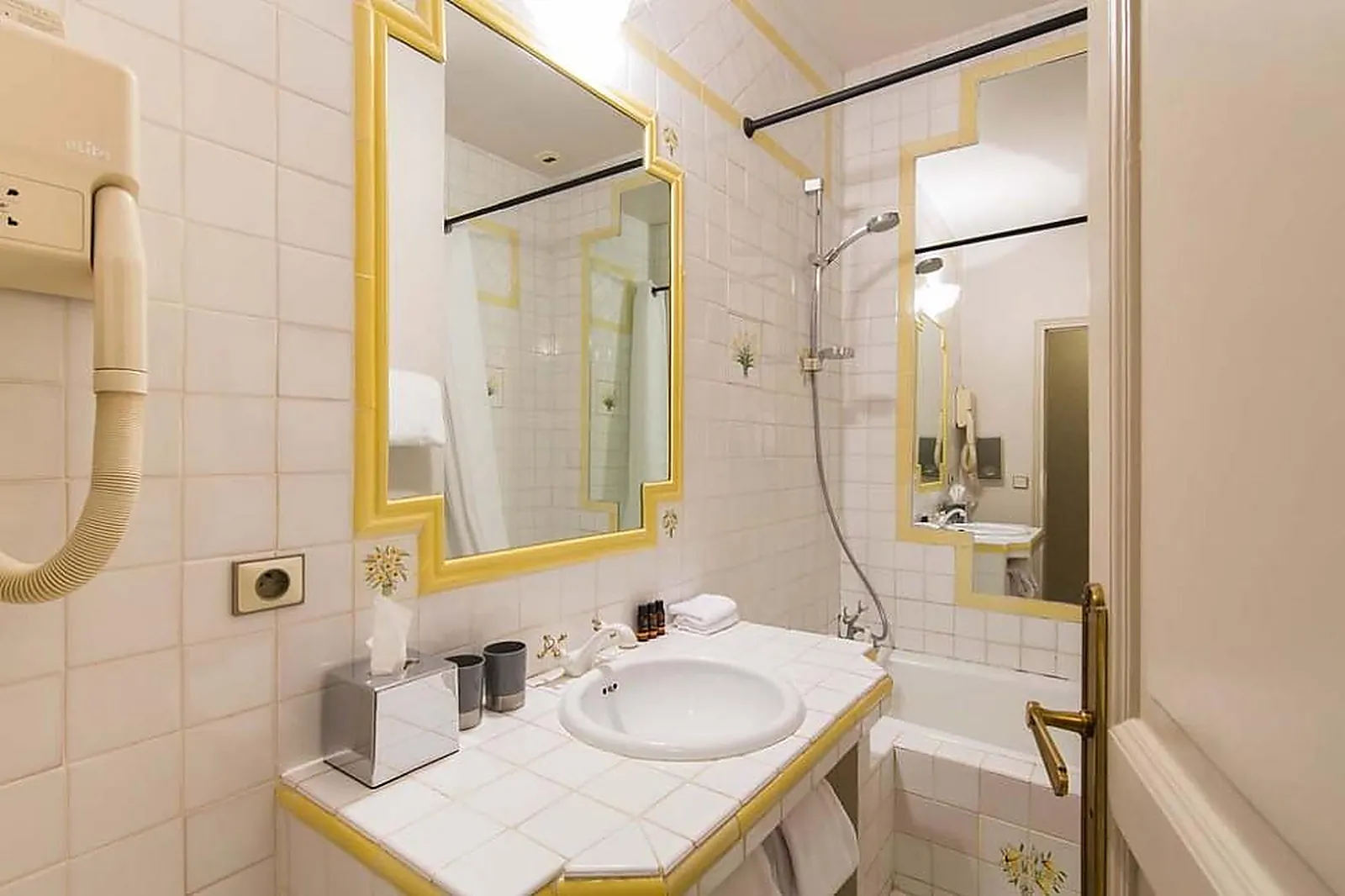 Lieux événementiels, HOTEL DES TROIS LYS