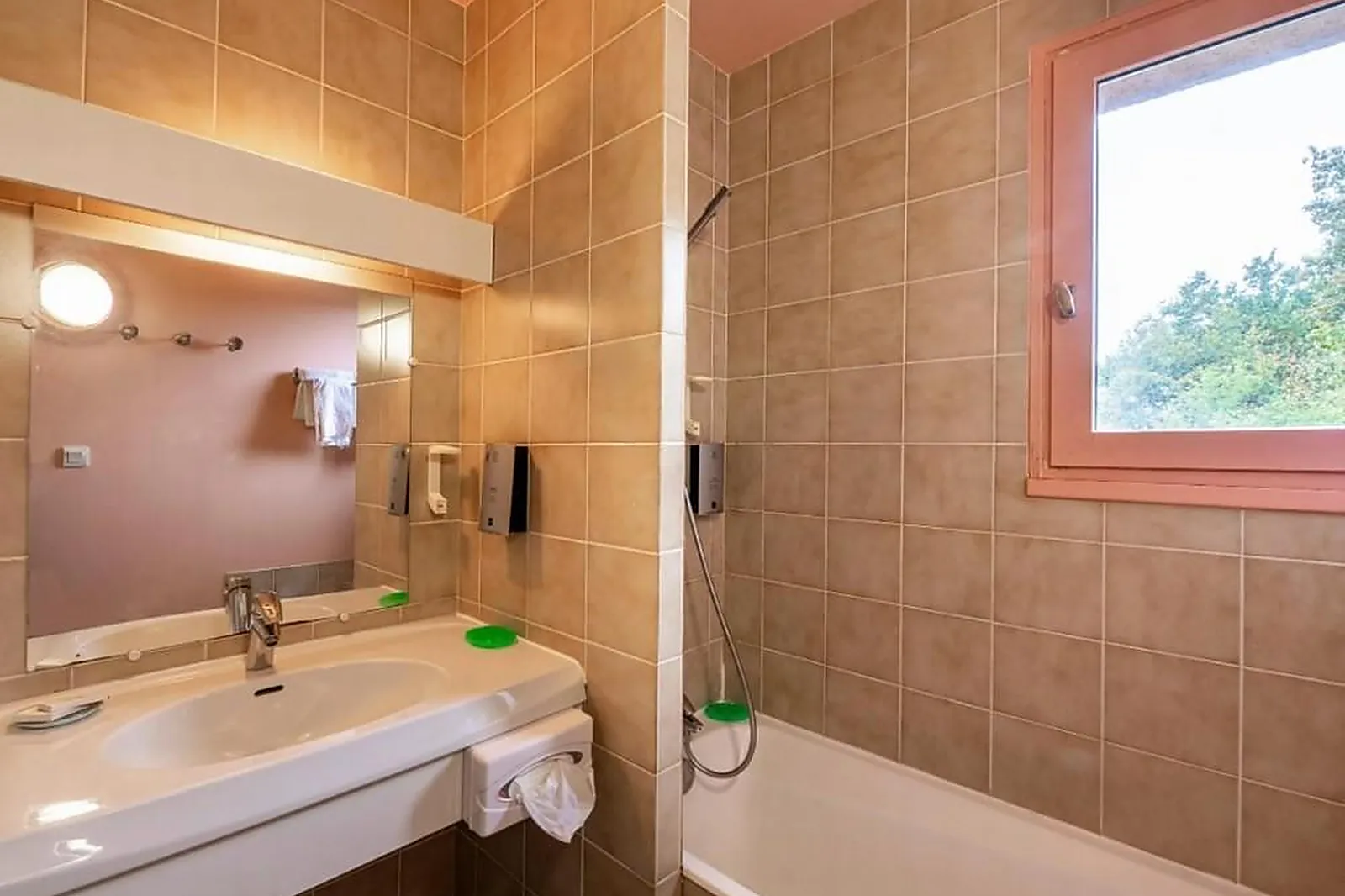 Lieux événementiels, HÔTEL DU LAC LACAPELLE VIESCAMP