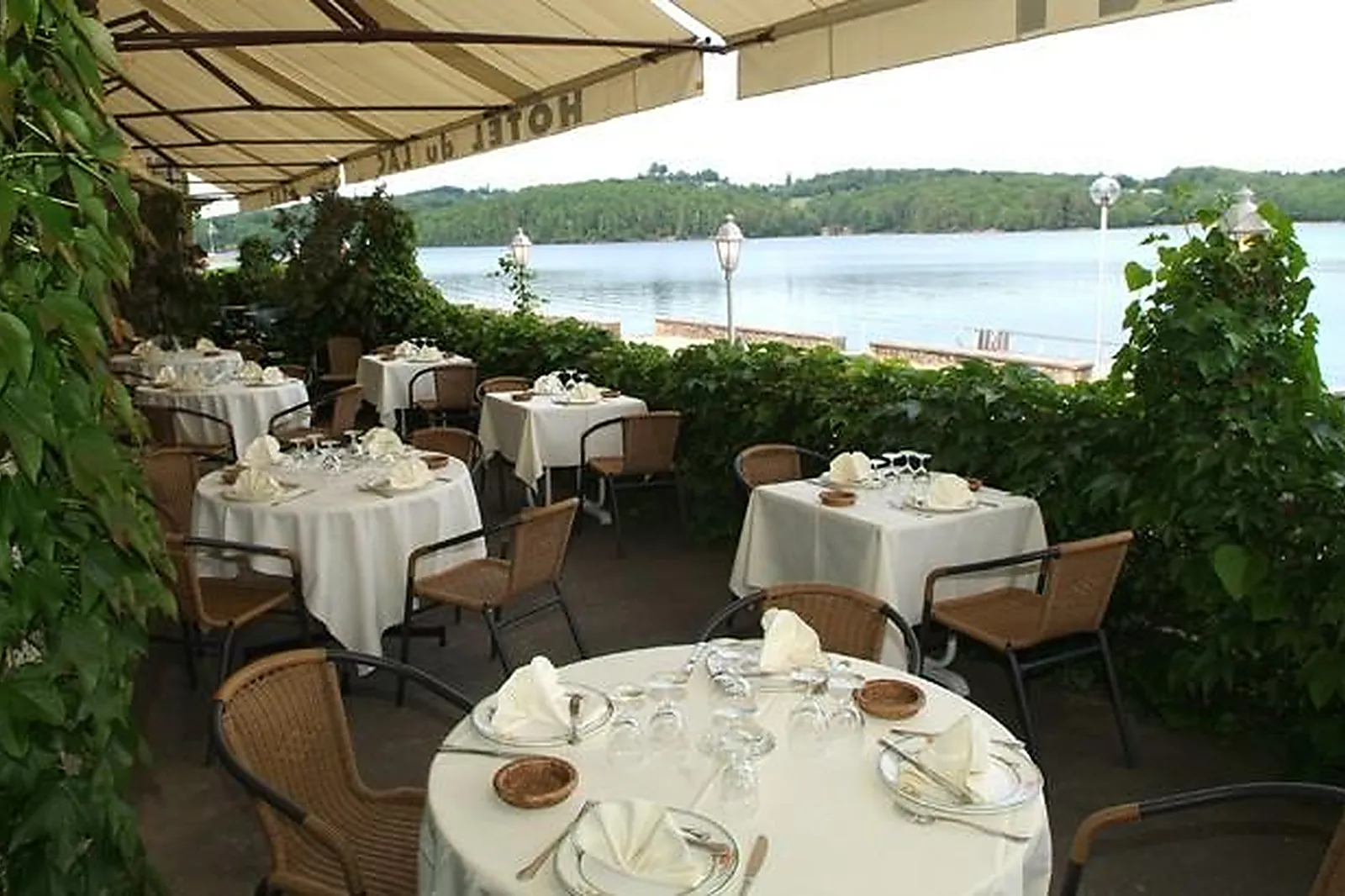 Lieux événementiels, HÔTEL DU LAC NEUVIC