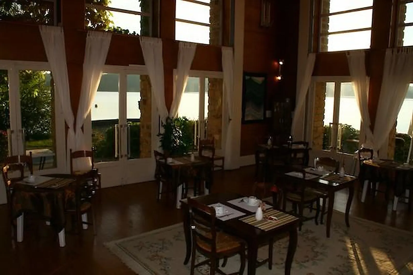 Lieux événementiels, HÔTEL DU LAC NEUVIC