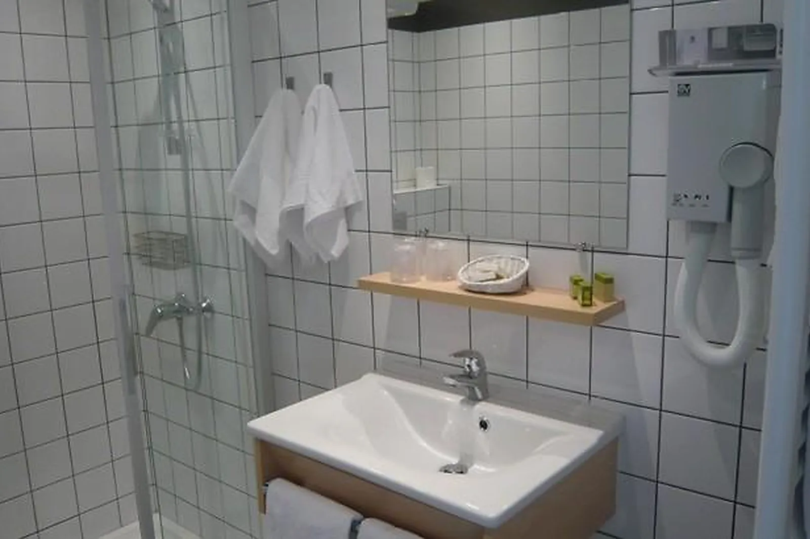 Lieux événementiels, HÔTEL DU LAC NEUVIC