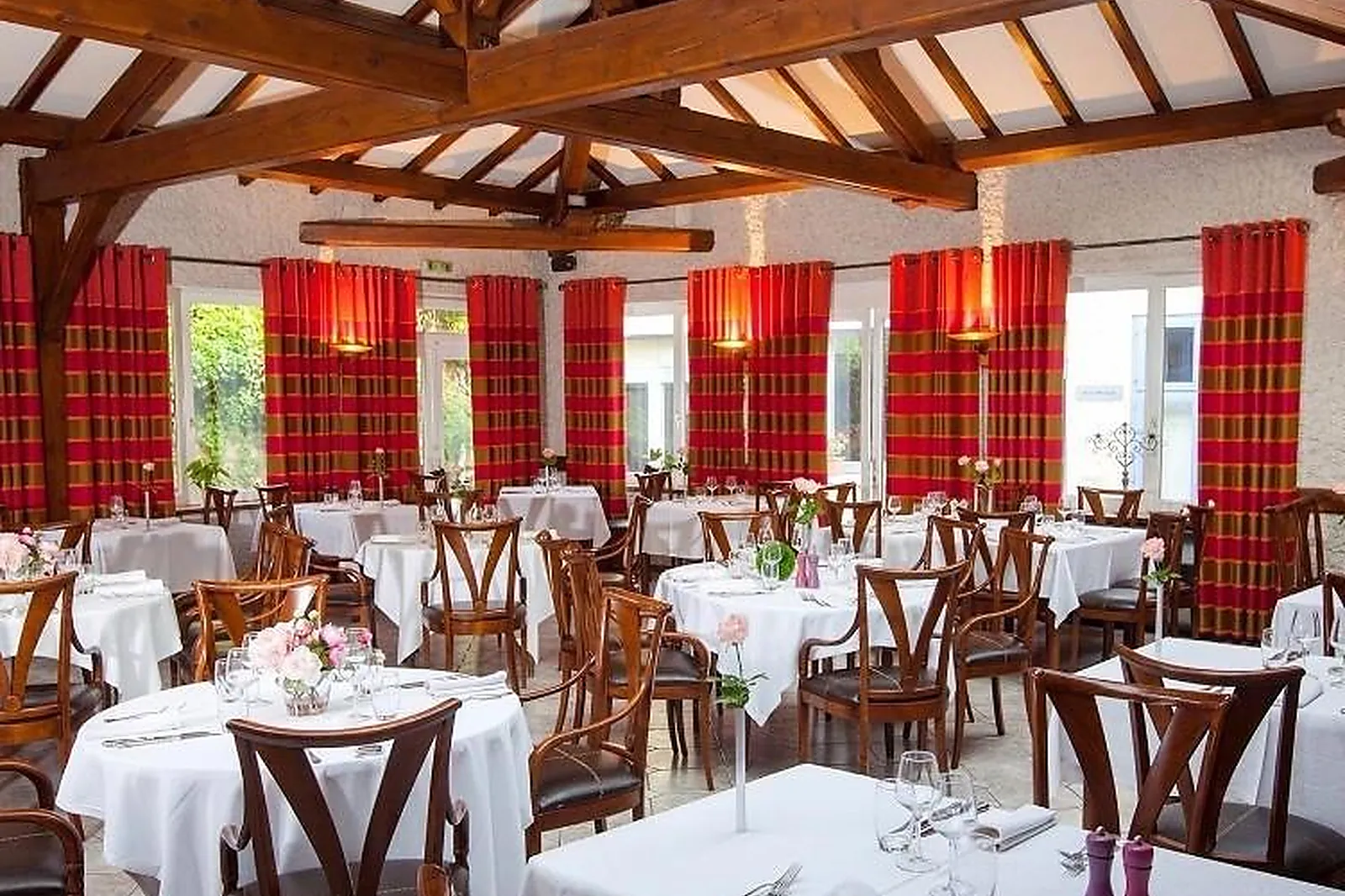 Lieux événementiels, HOTEL DU LAC DE MADINE