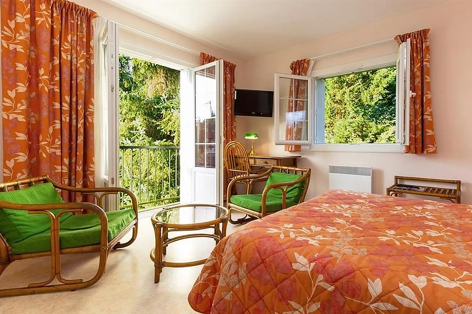 Lieux événementiels, HÔTEL DU PETIT LUSSAULT