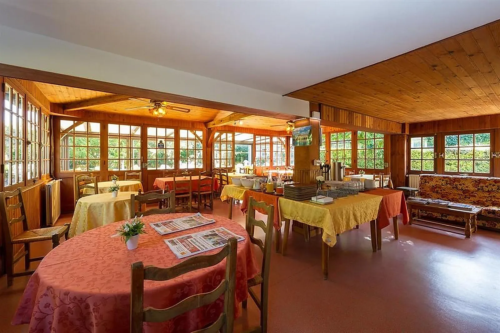 Lieux événementiels, HÔTEL DU PETIT LUSSAULT