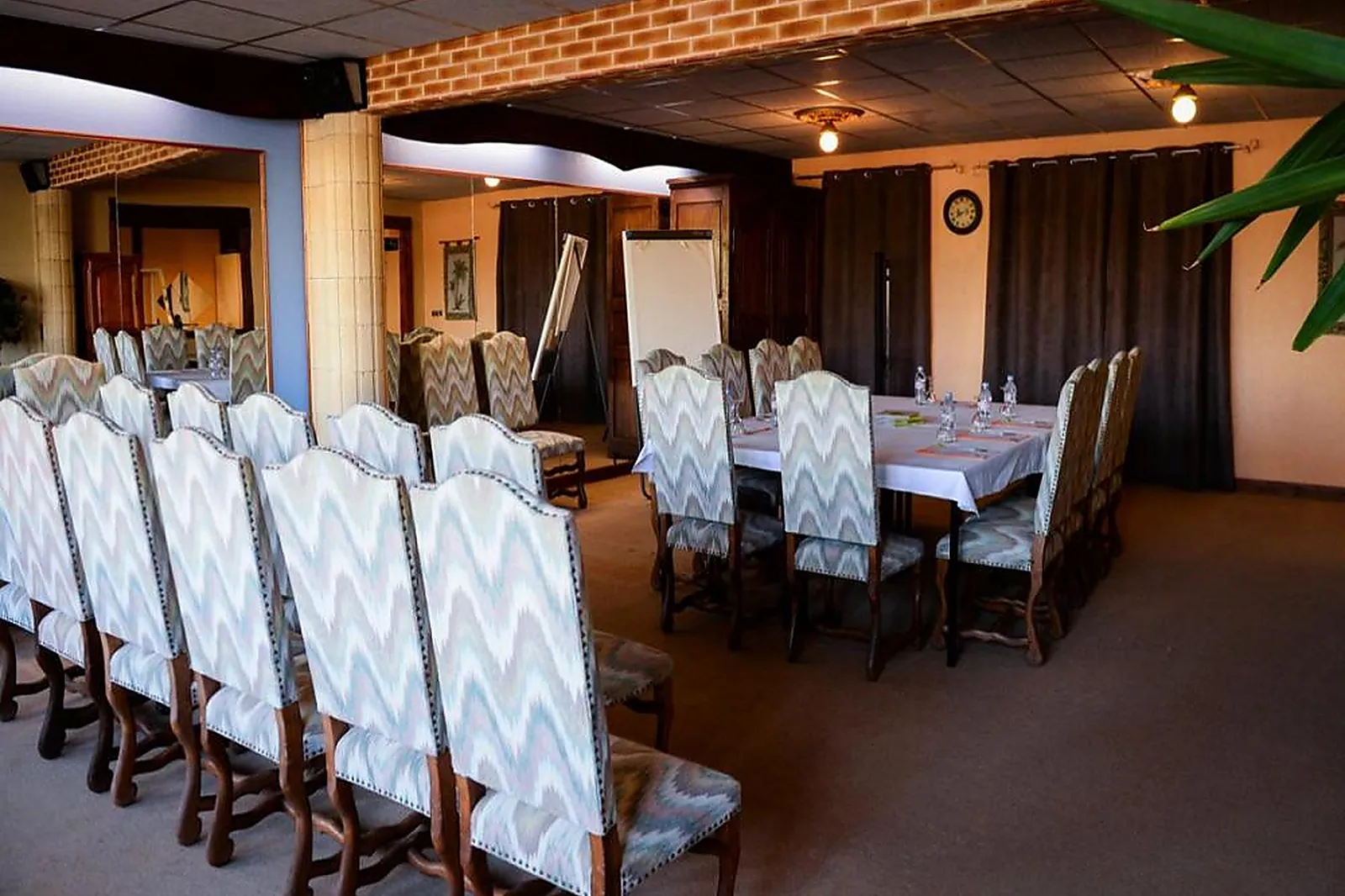 Lieux événementiels, HÔTEL L'OASIS