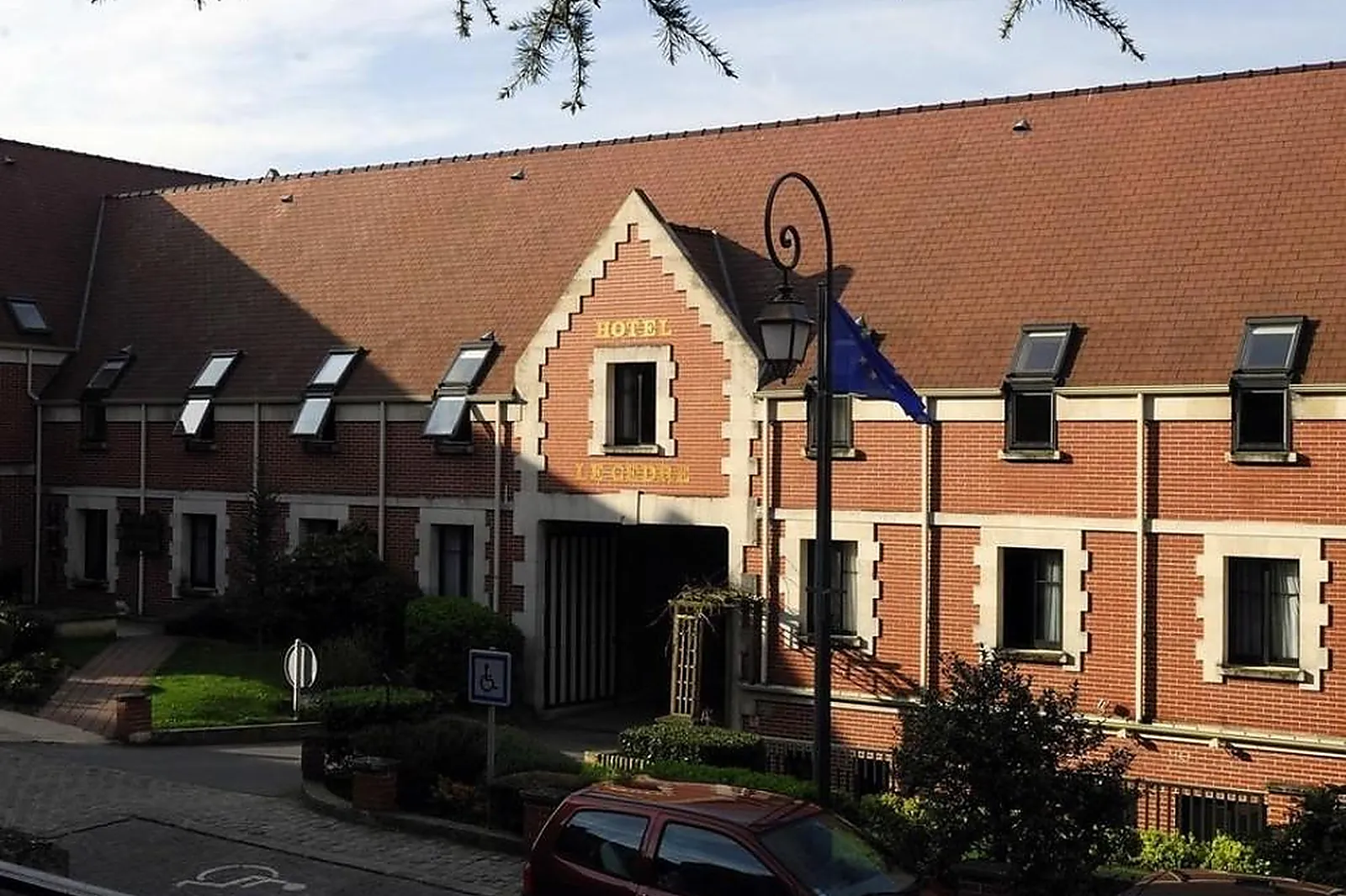 Lieux événementiels, HÔTEL LE CÈDRE