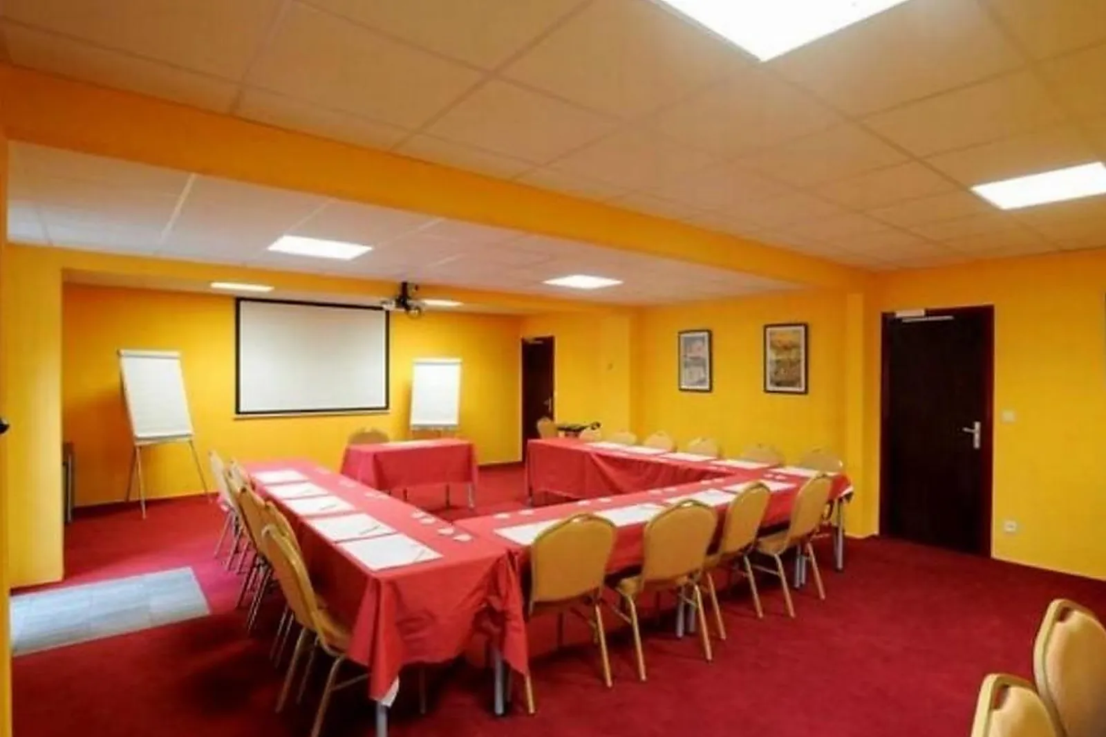 Lieux événementiels, HÔTEL LE CÈDRE