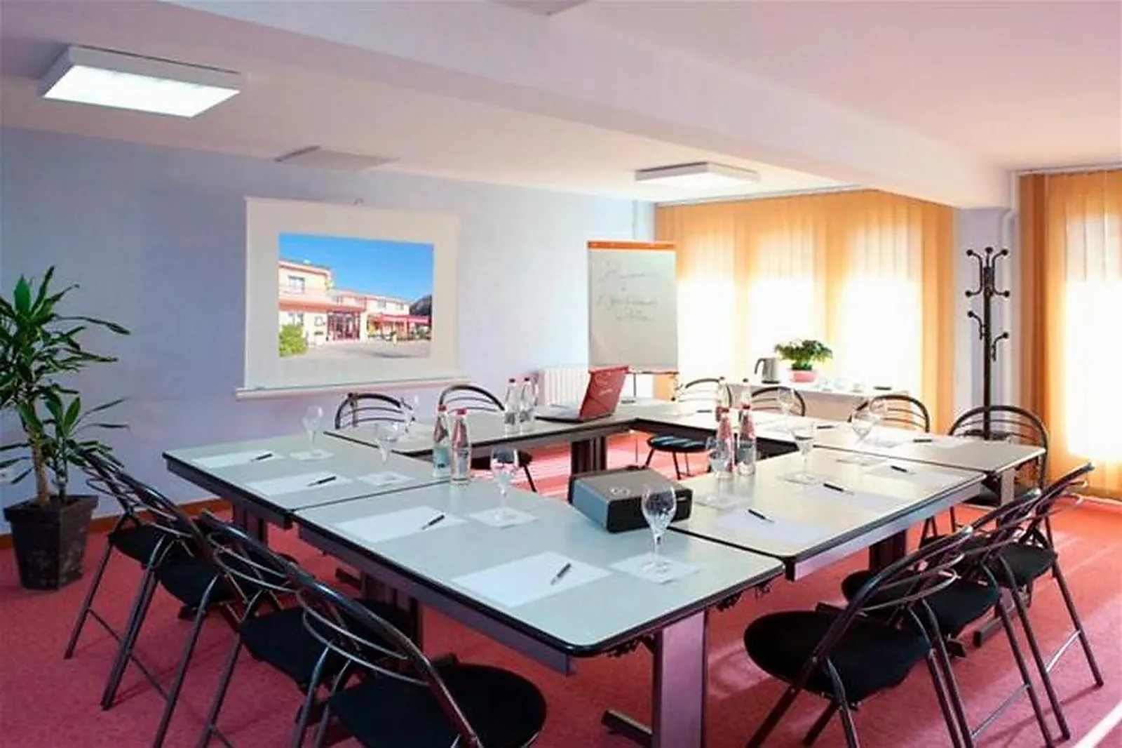 Lieux événementiels, HÔTEL LE RHIEN CARRER