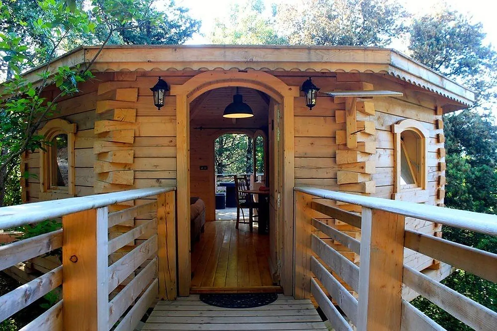 Lieux événementiels, HÔTEL LES CABANES DANS LES BOIS