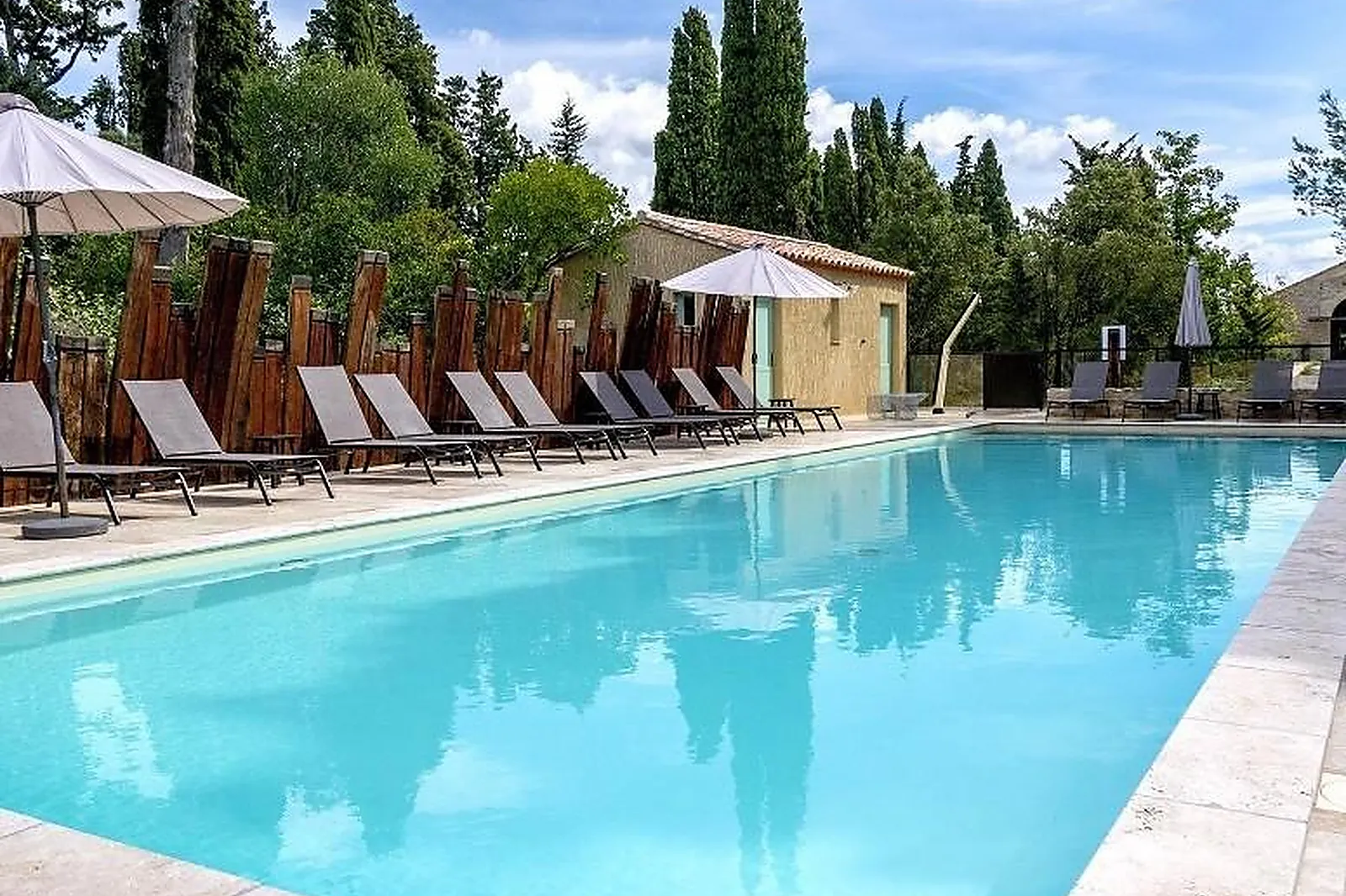 Lieux événementiels, HÔTEL LES CABANES DANS LES BOIS