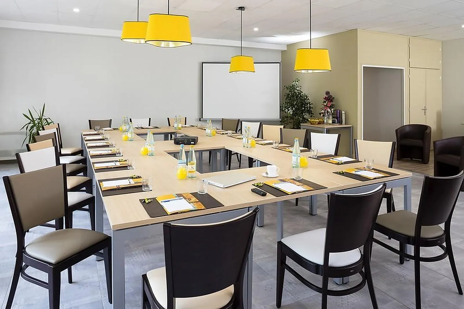 Lieux événementiels, HÔTEL LES CÈDRES