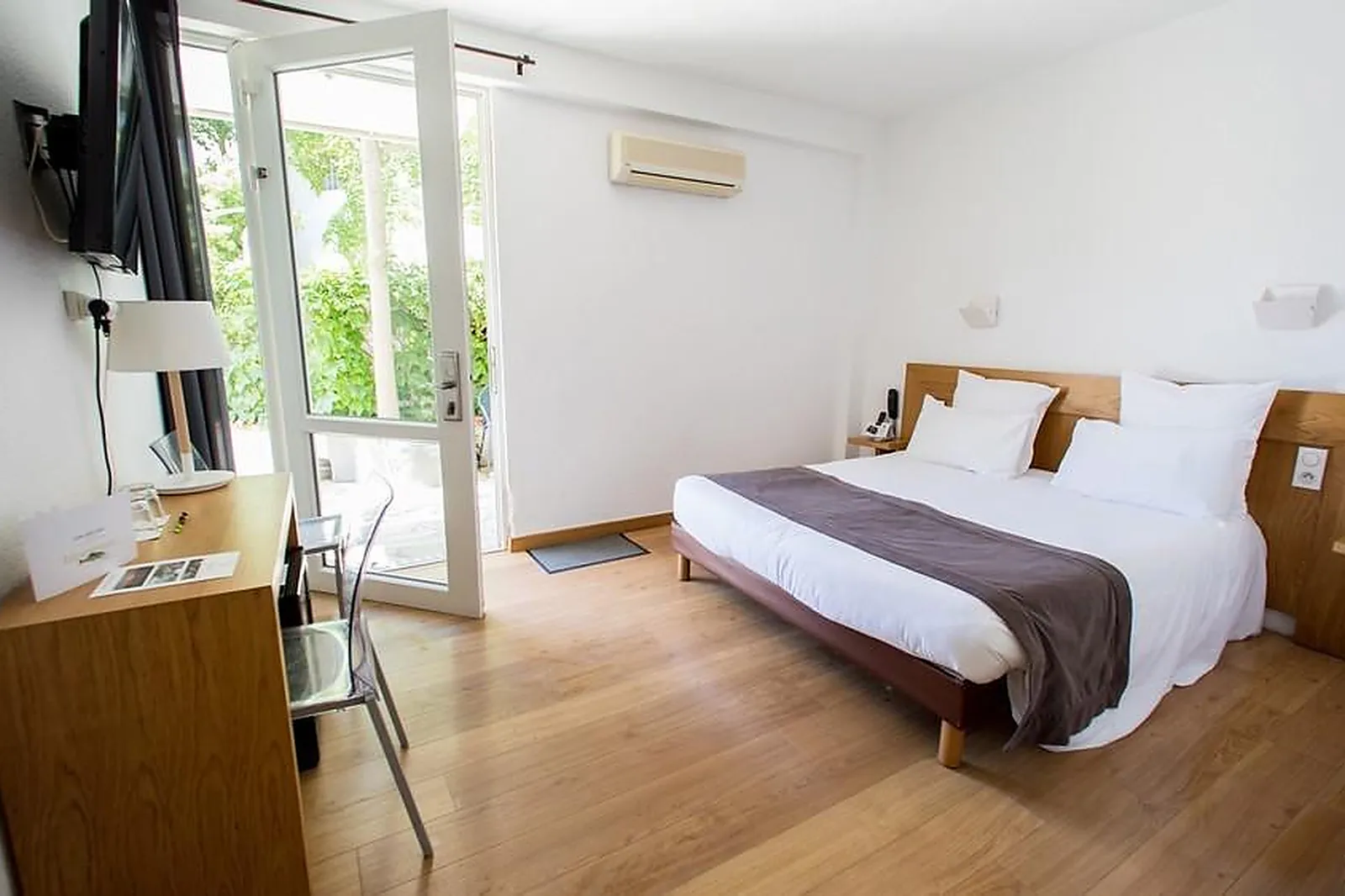 Lieux événementiels, HÔTEL LES ELMES