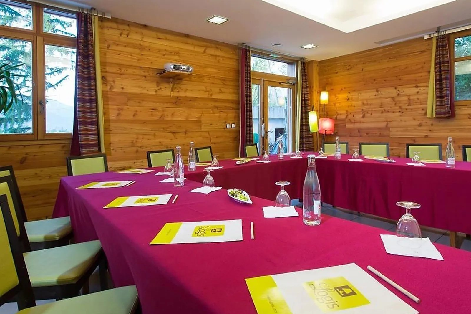 Lieux événementiels, HÔTEL LES PEUPLIERS