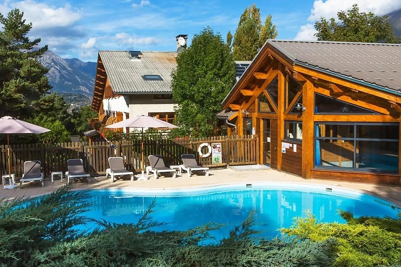 Lieux événementiels, HÔTEL LES PEUPLIERS