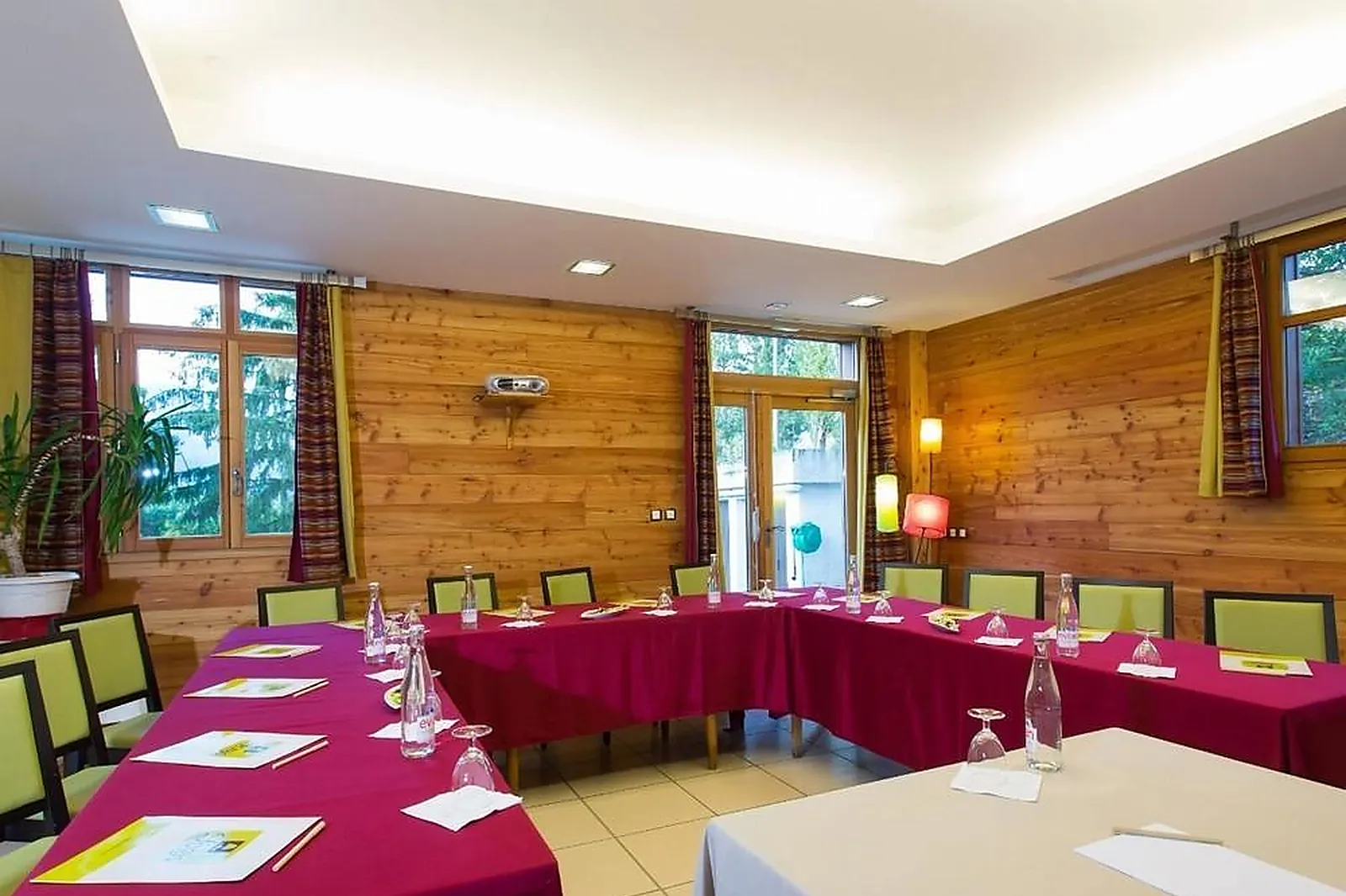 Lieux événementiels, HÔTEL LES PEUPLIERS