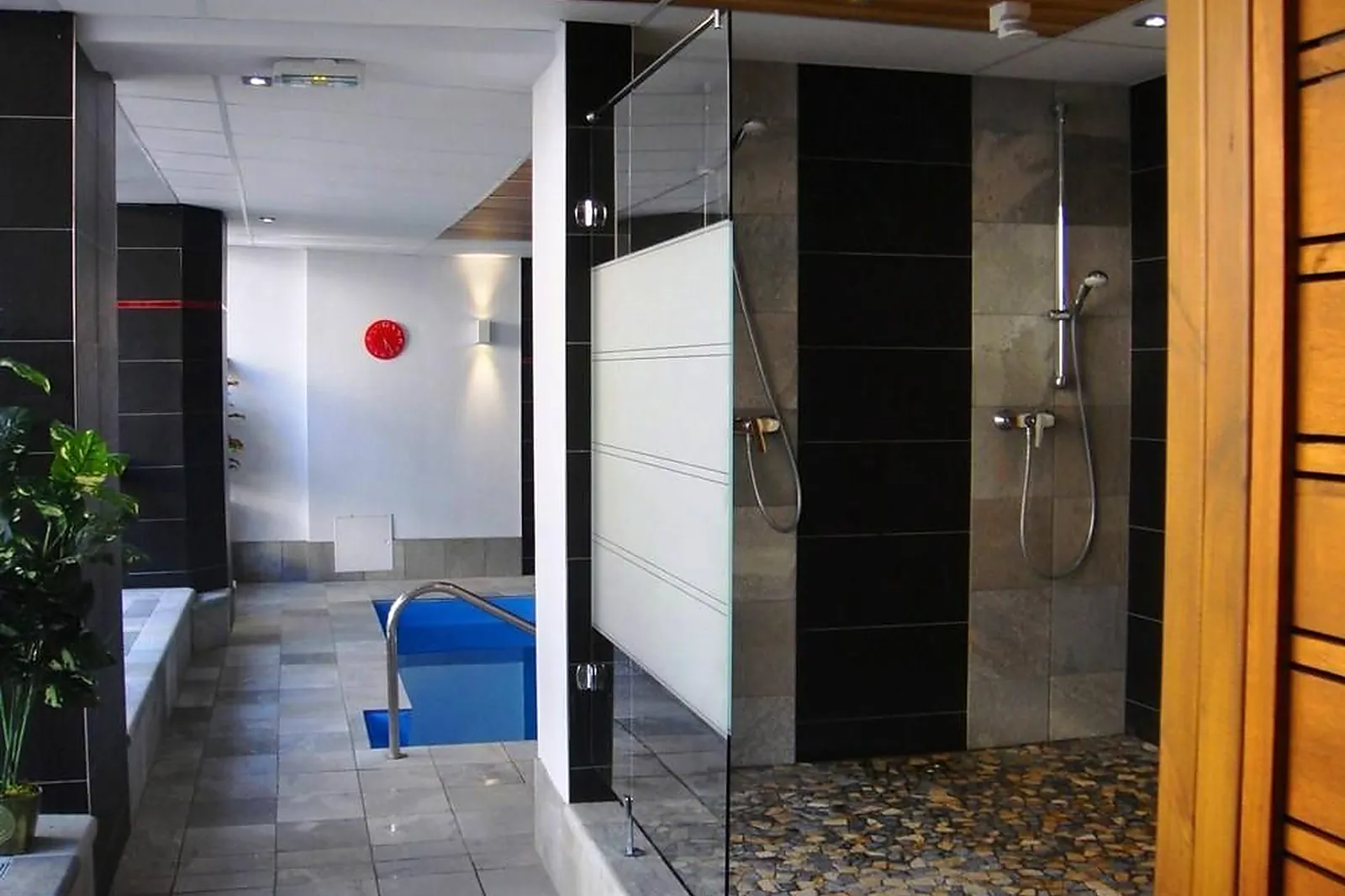 Lieux événementiels, HÔTEL-RESTAURANT AUX TROIS ROSES