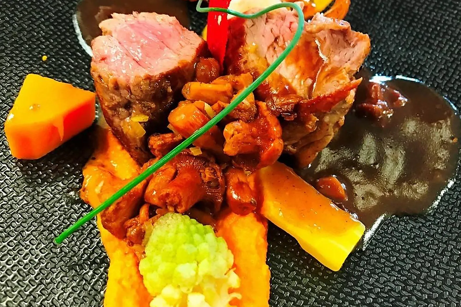 Lieux événementiels, HÔTEL-RESTAURANT AUX TROIS ROSES