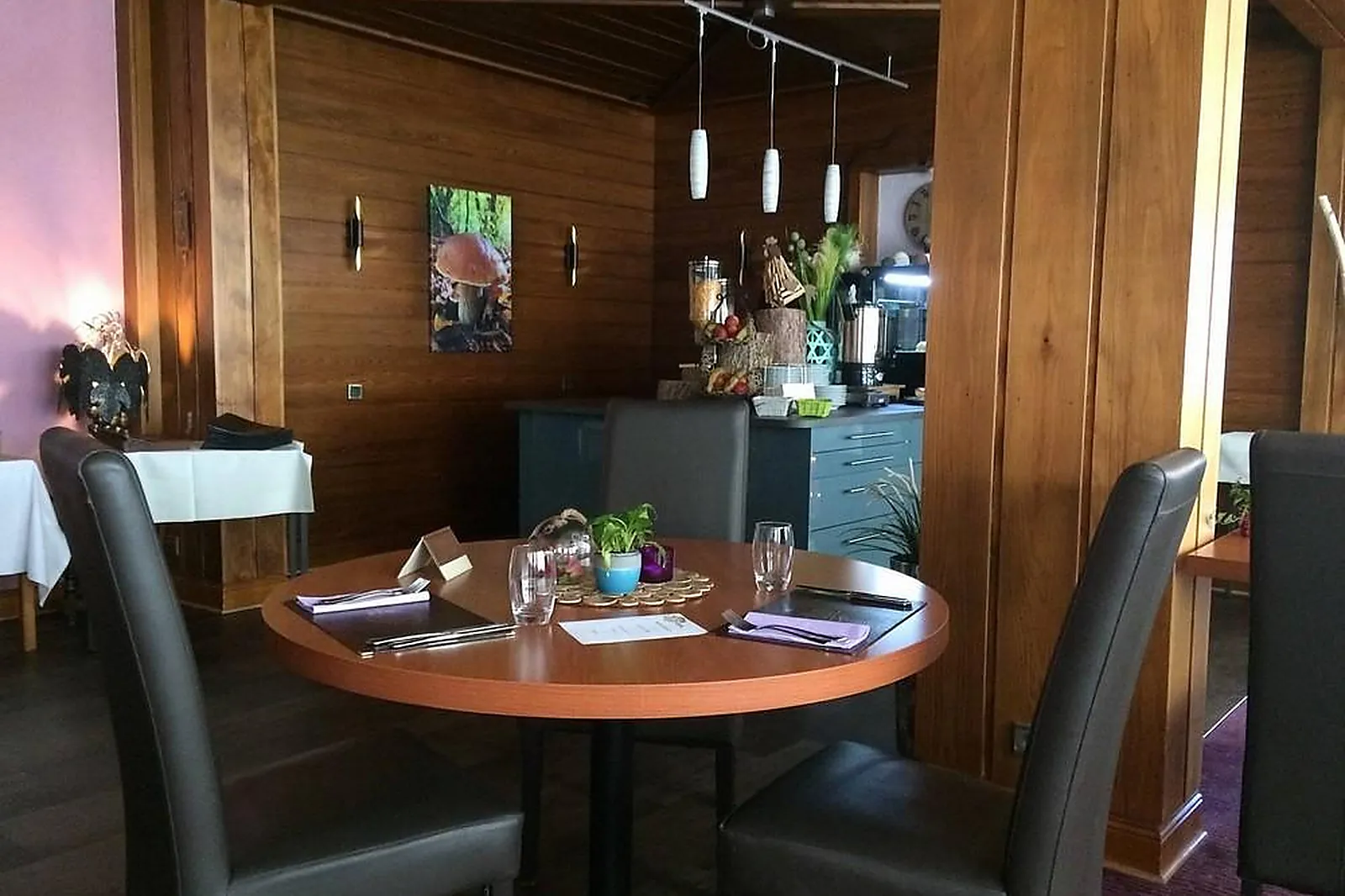 Lieux événementiels, HÔTEL-RESTAURANT AUX TROIS ROSES